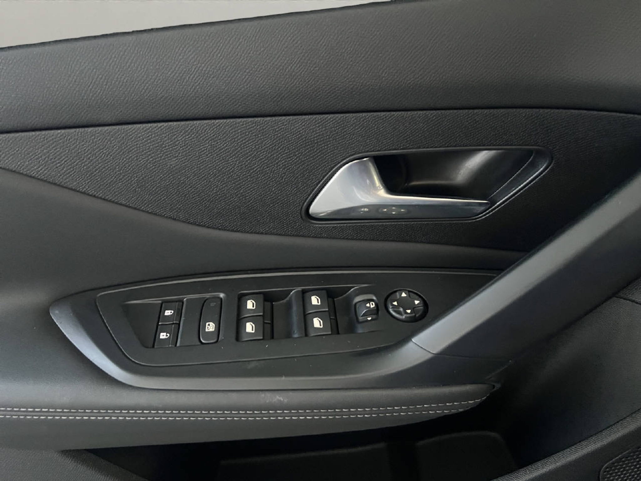 listing desktop thumbnail image 18