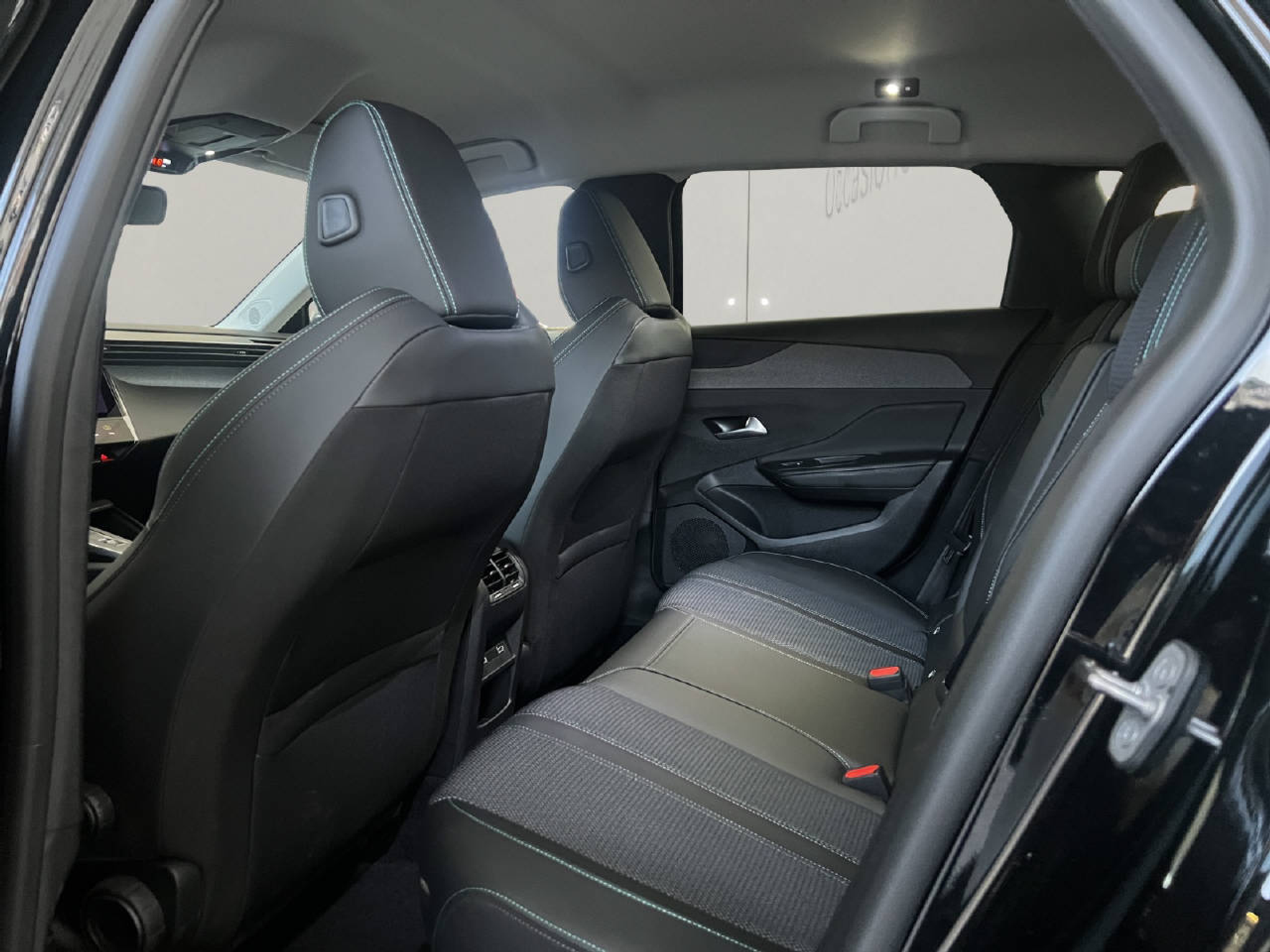 listing desktop thumbnail image 19