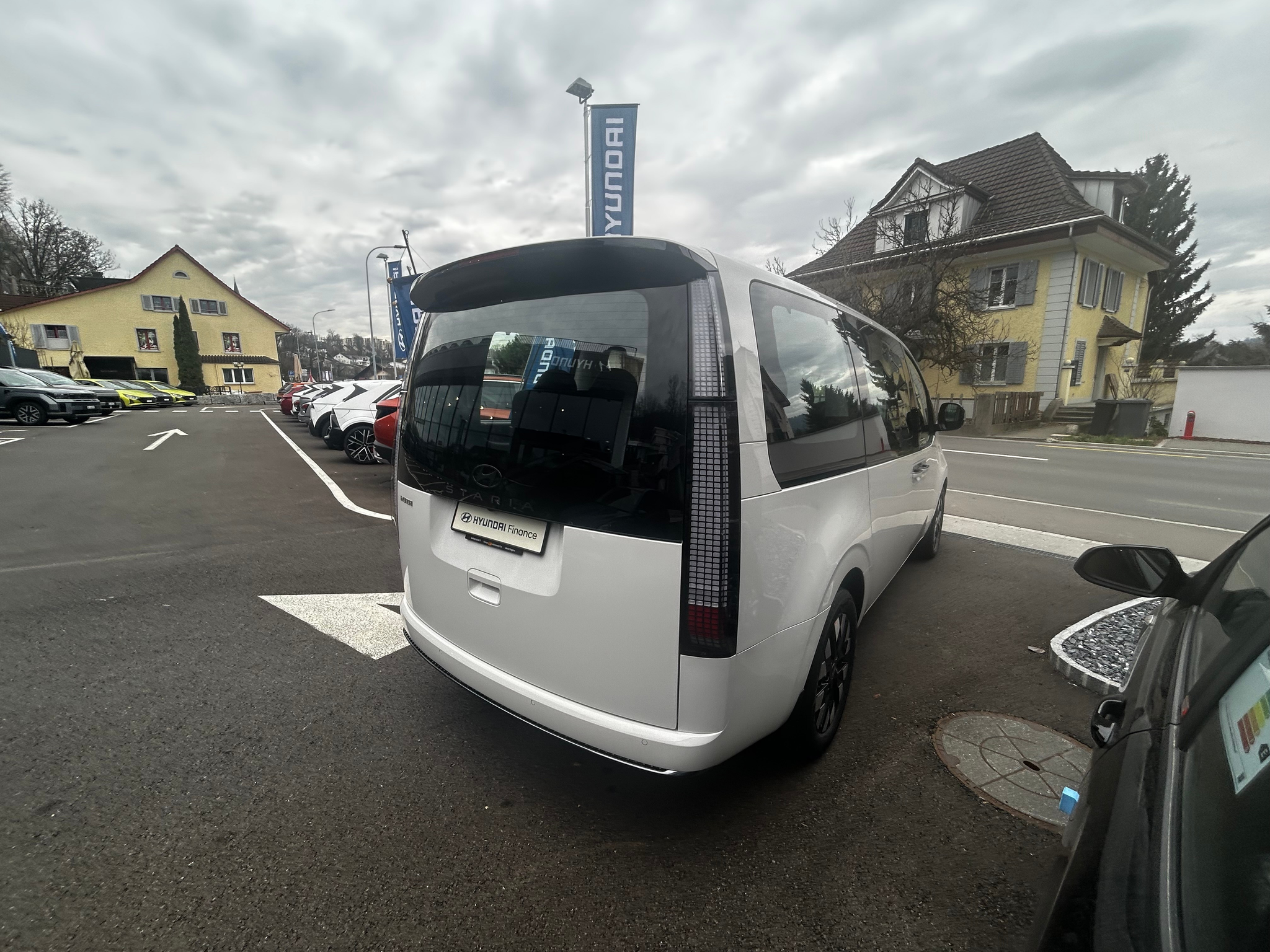 listing desktop thumbnail image 4