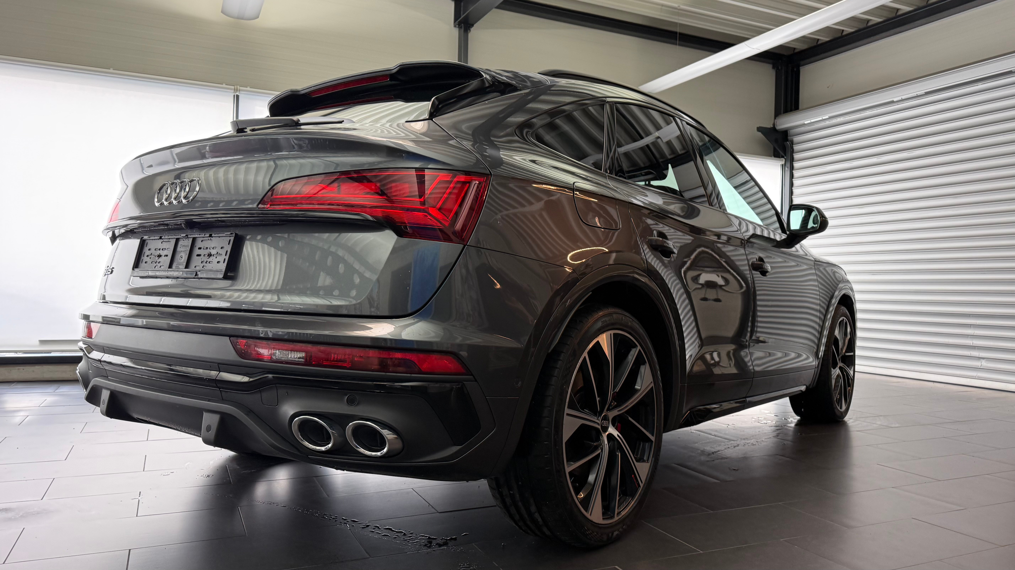 listing desktop thumbnail image 3