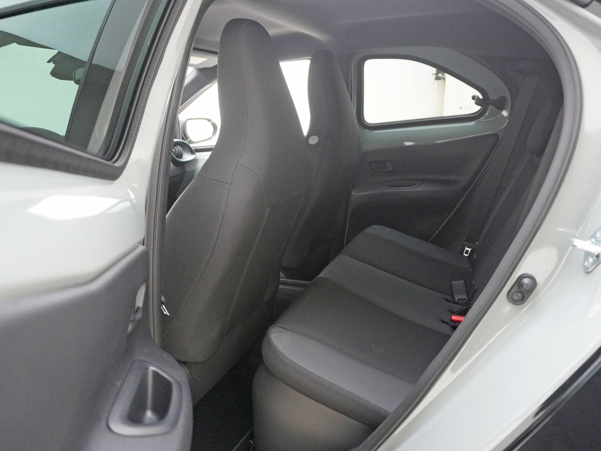 listing desktop thumbnail image 15