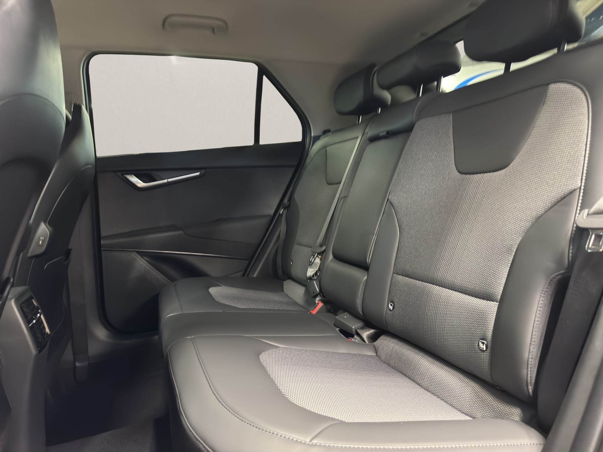 listing desktop thumbnail image 8