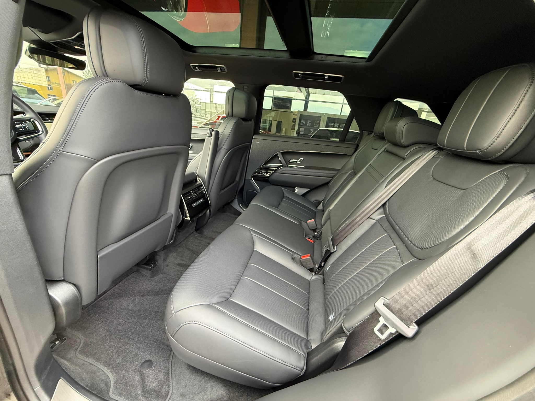 listing desktop thumbnail image 7