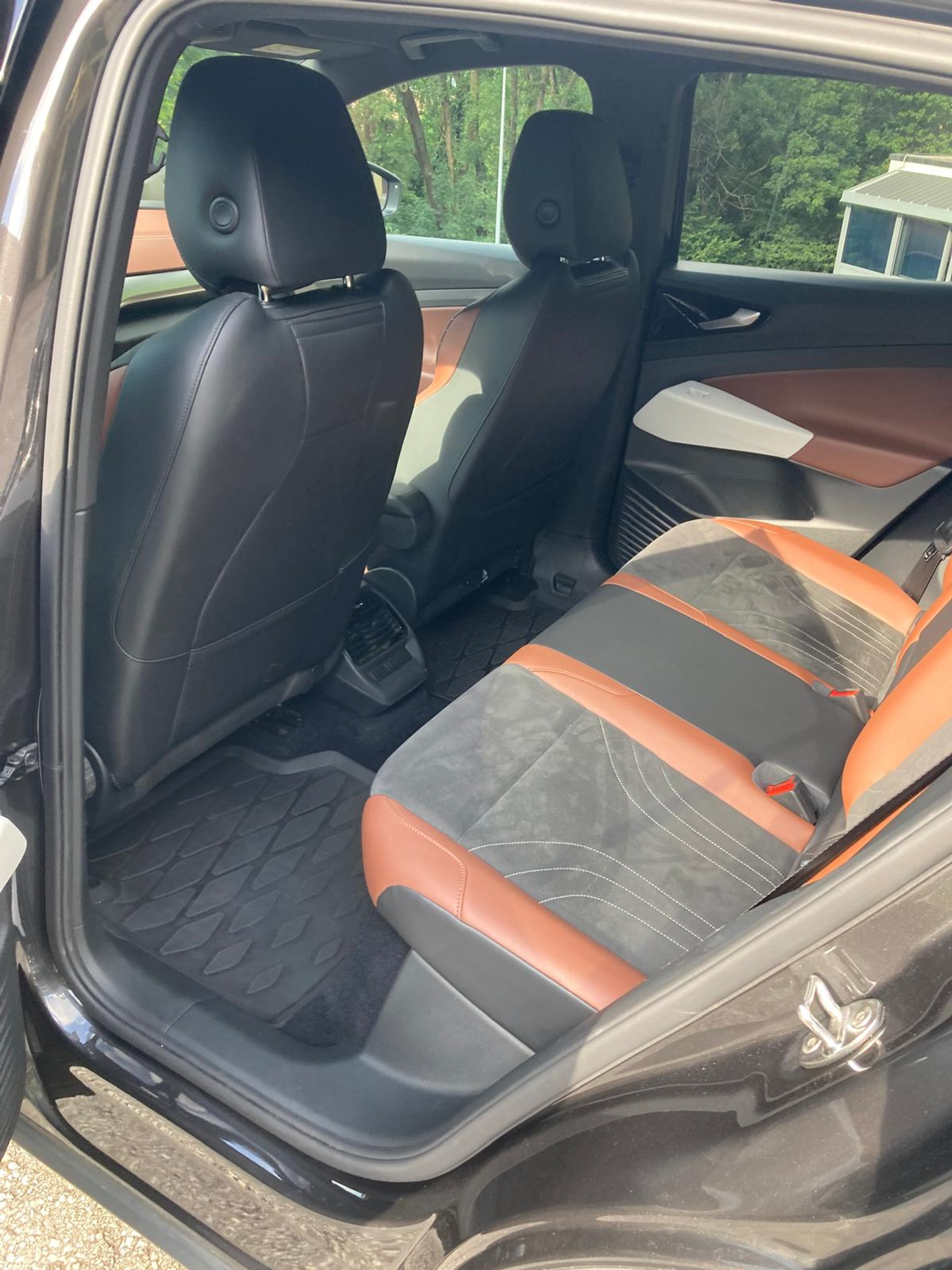 listing desktop thumbnail image 9