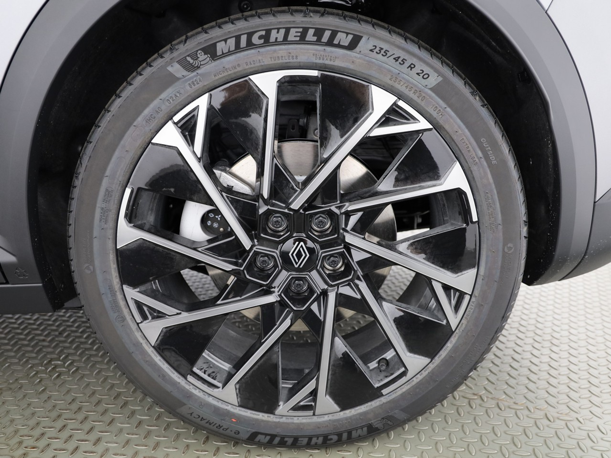 listing desktop thumbnail image 3