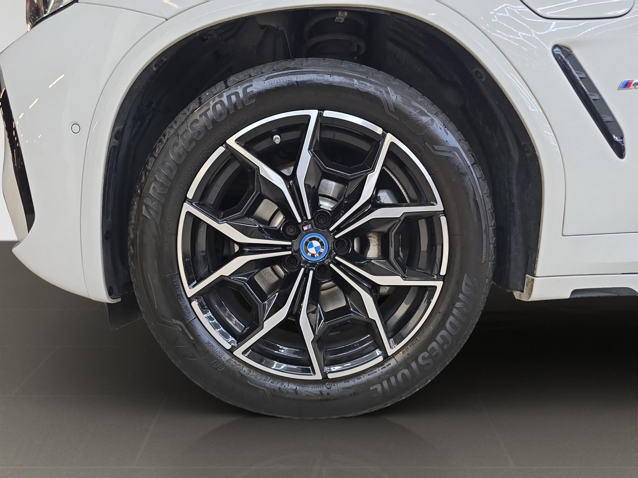 listing desktop thumbnail image 16