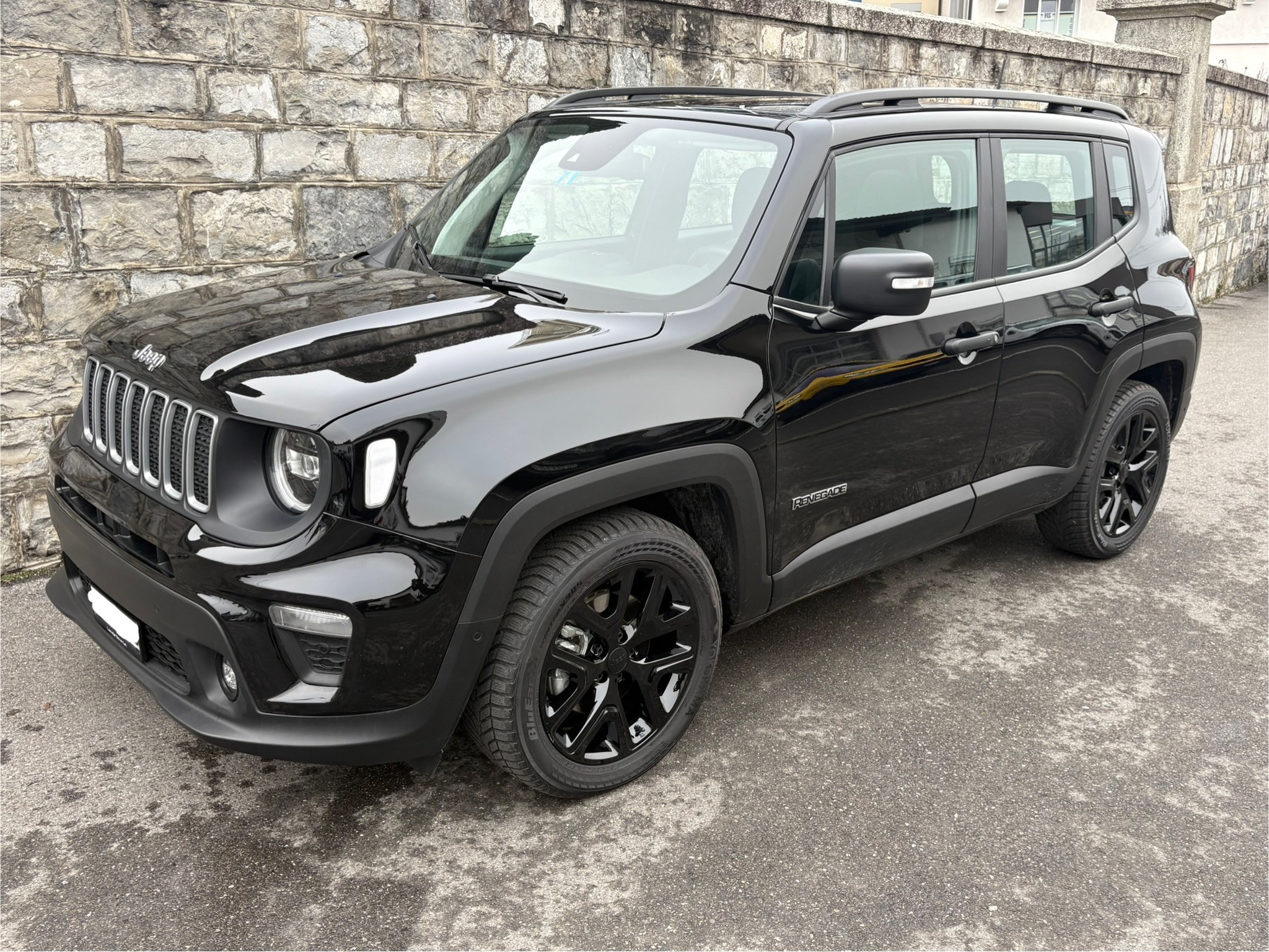 listing desktop thumbnail image 3