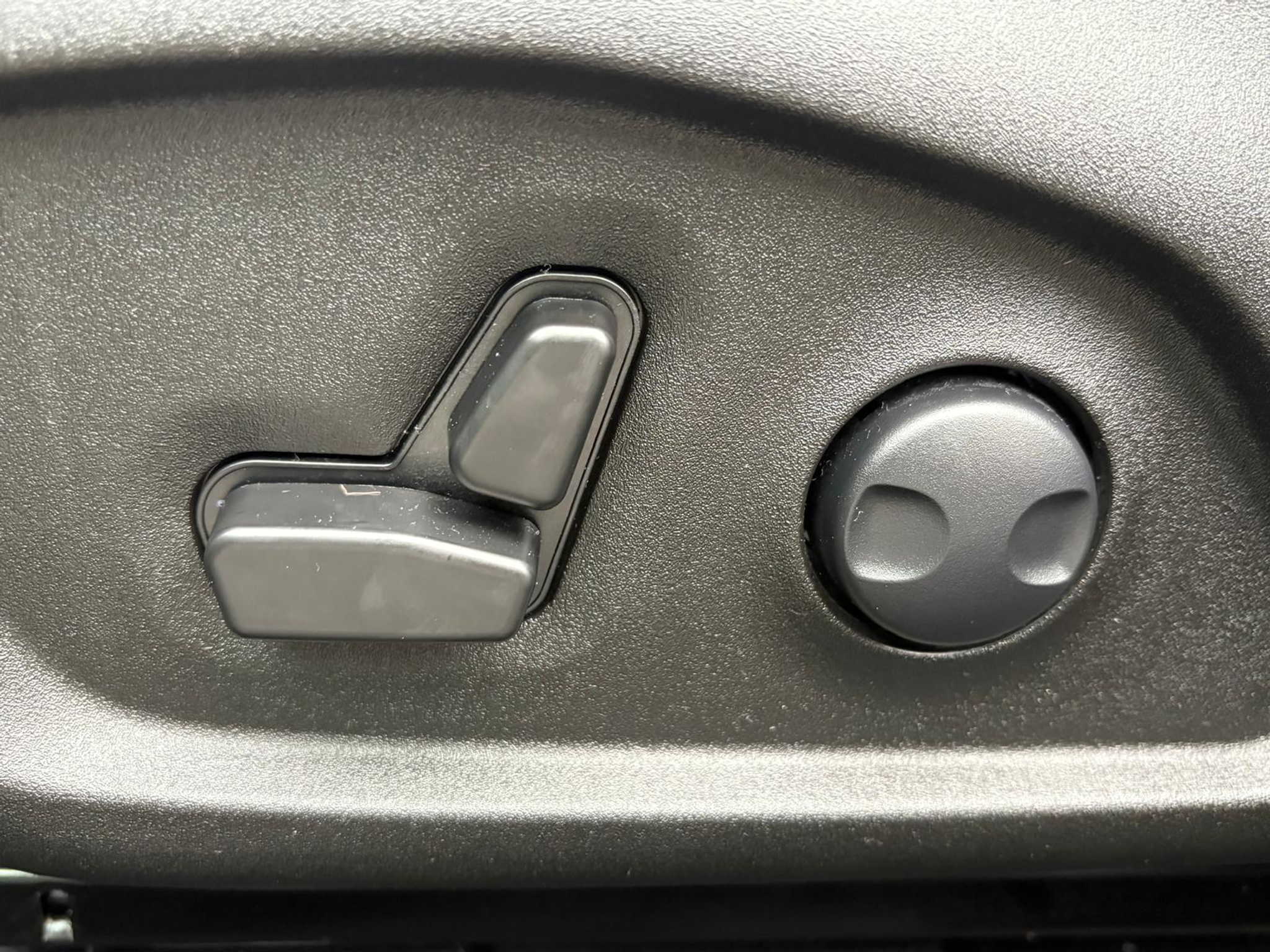 listing desktop thumbnail image 7