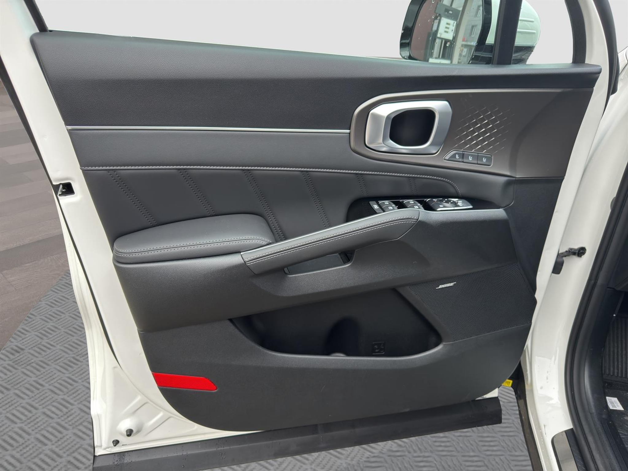 listing desktop thumbnail image 7