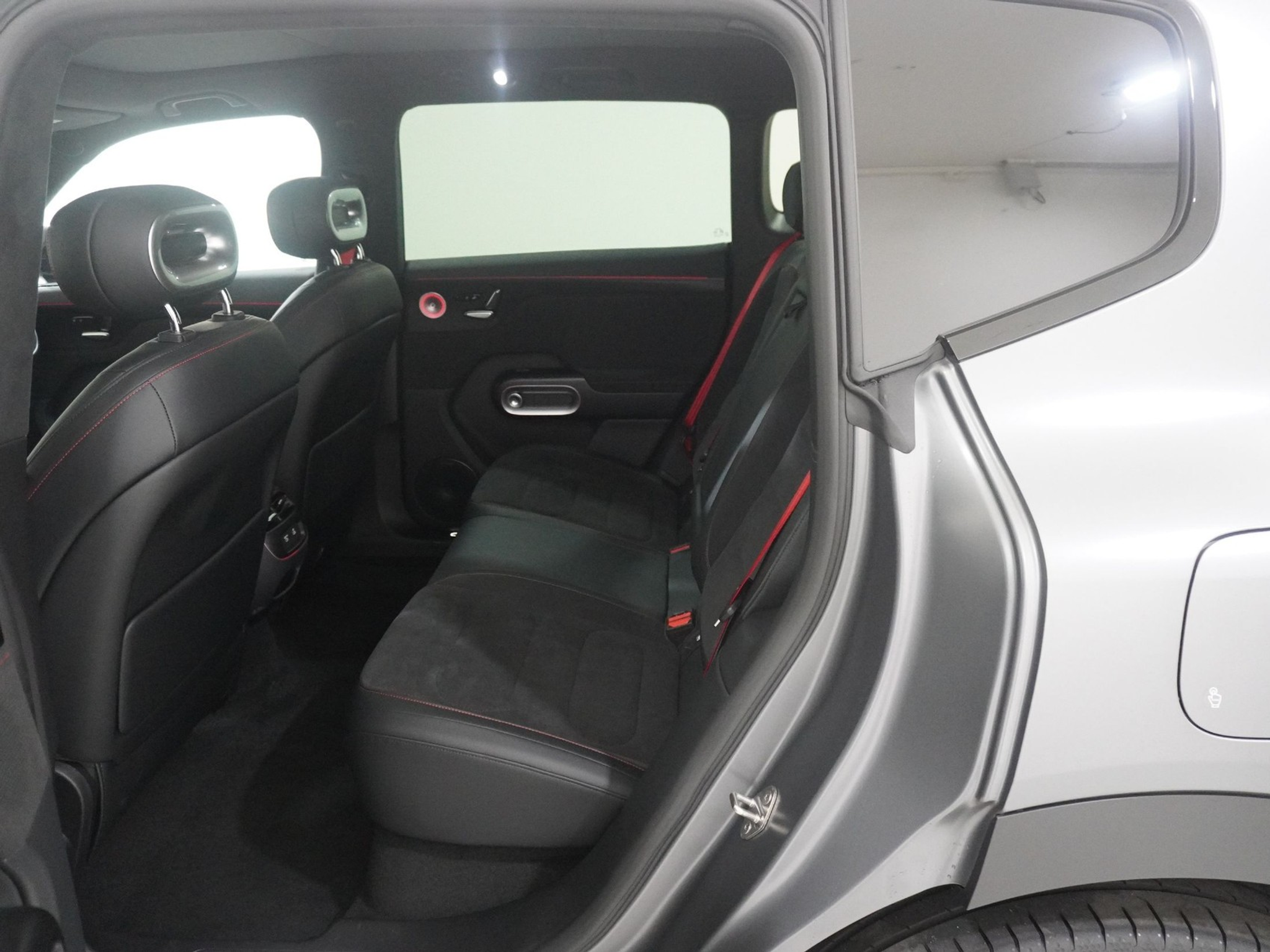 listing desktop thumbnail image 14