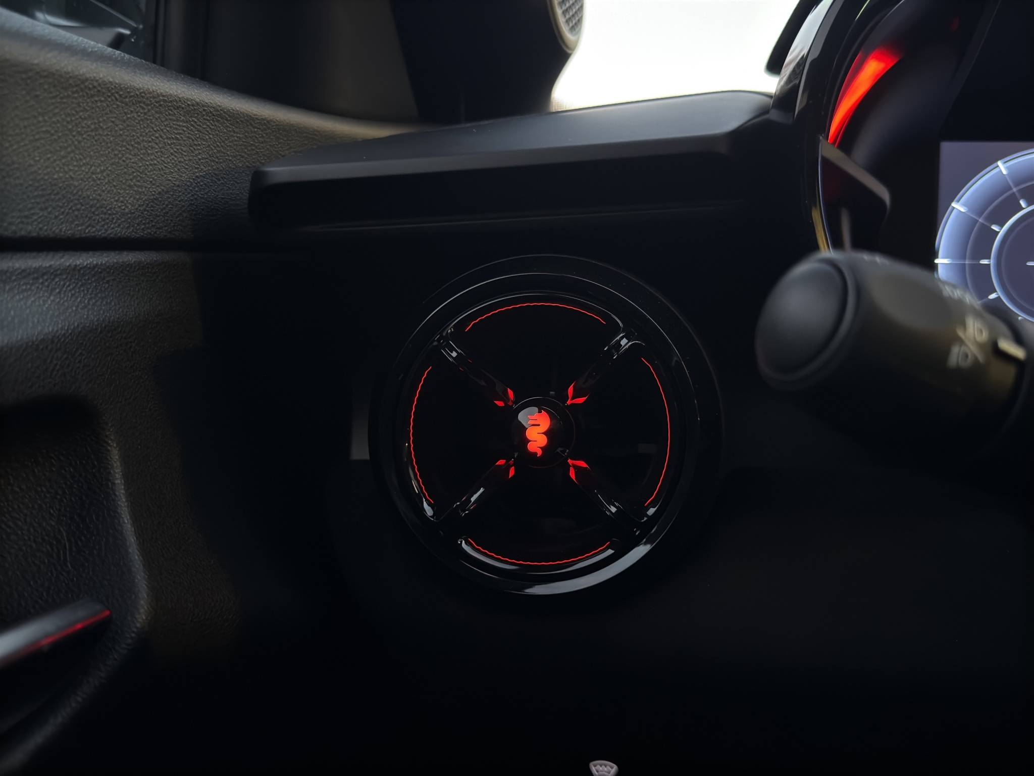 listing desktop thumbnail image 24