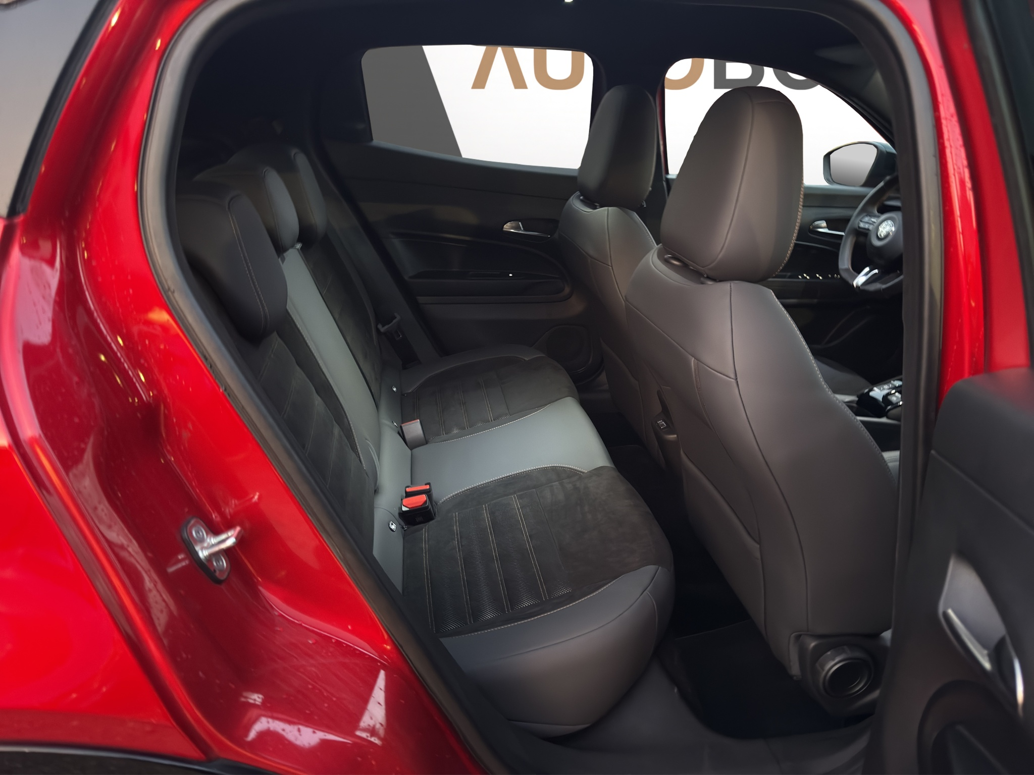 listing desktop thumbnail image 11