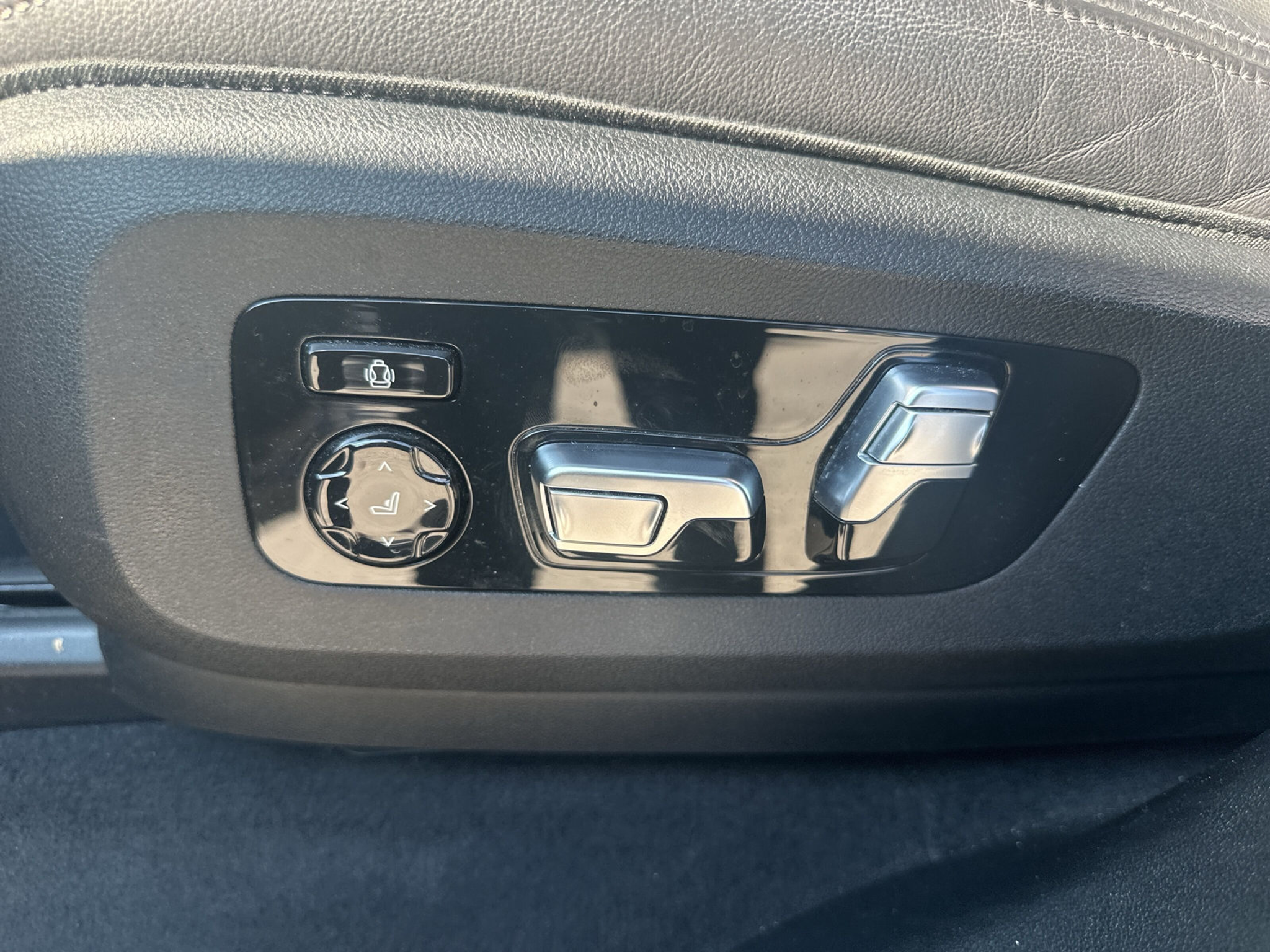 listing desktop thumbnail image 18