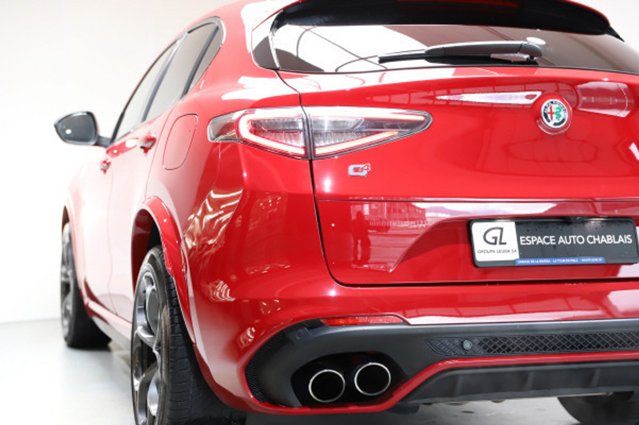 listing desktop thumbnail image 3