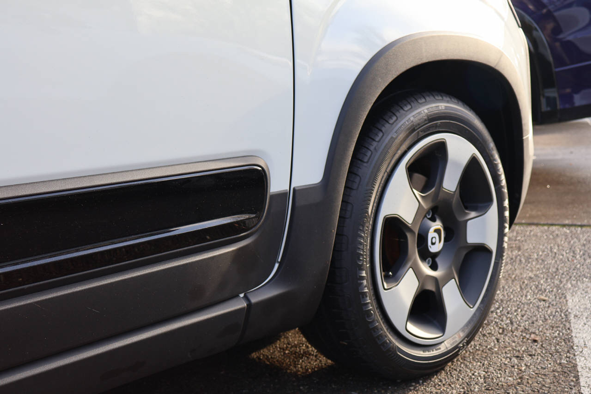 listing desktop thumbnail image 8