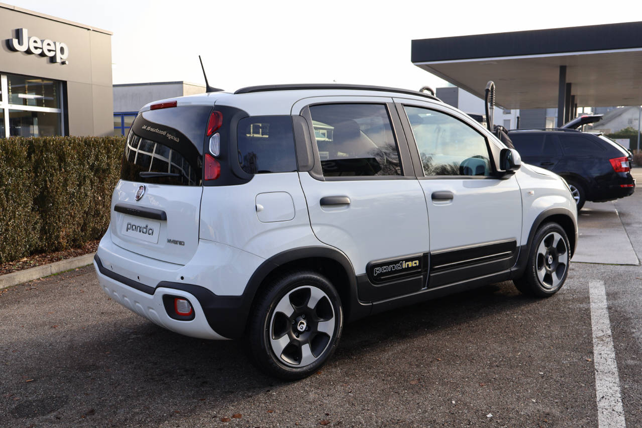 listing desktop thumbnail image 2