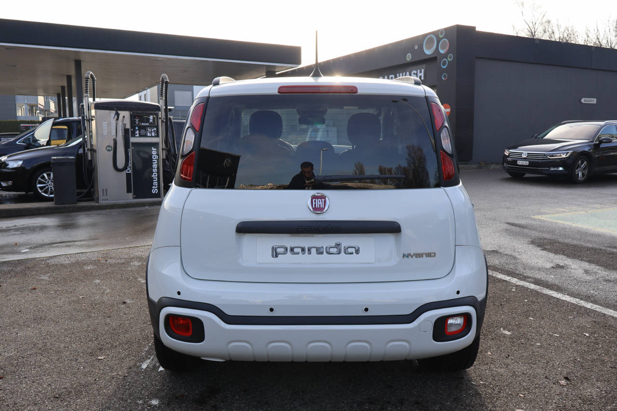 listing desktop thumbnail image 3