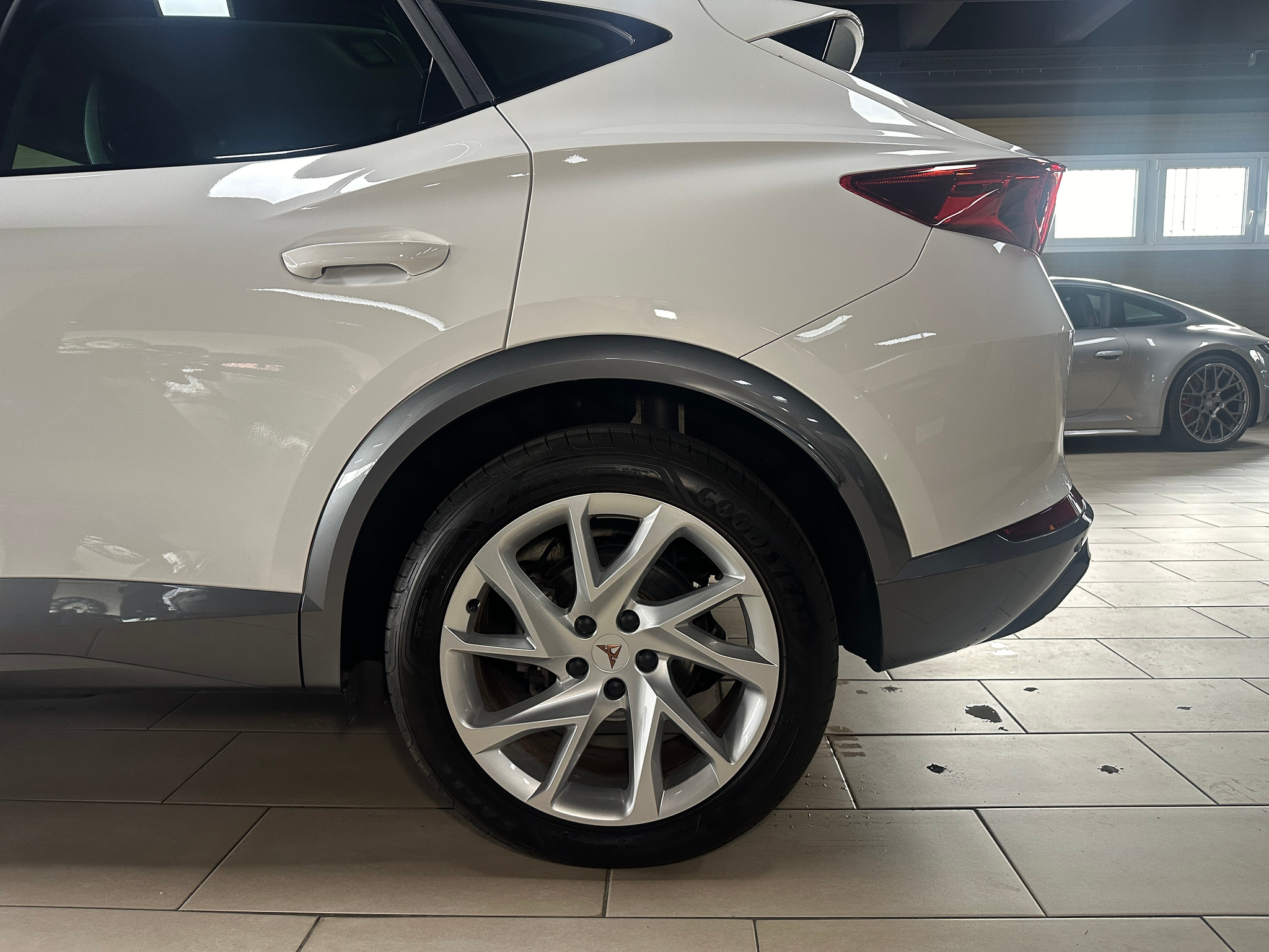 listing desktop thumbnail image 9