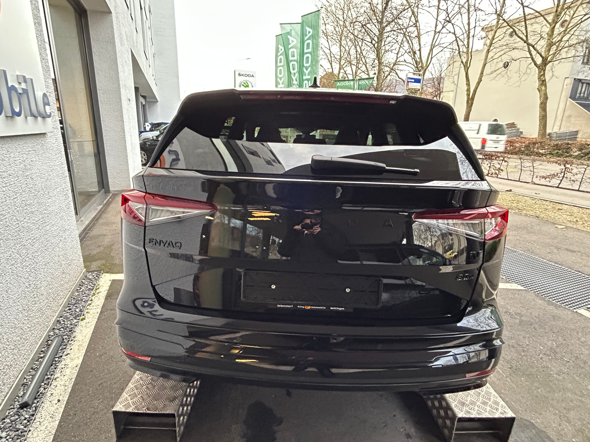 listing desktop thumbnail image 3