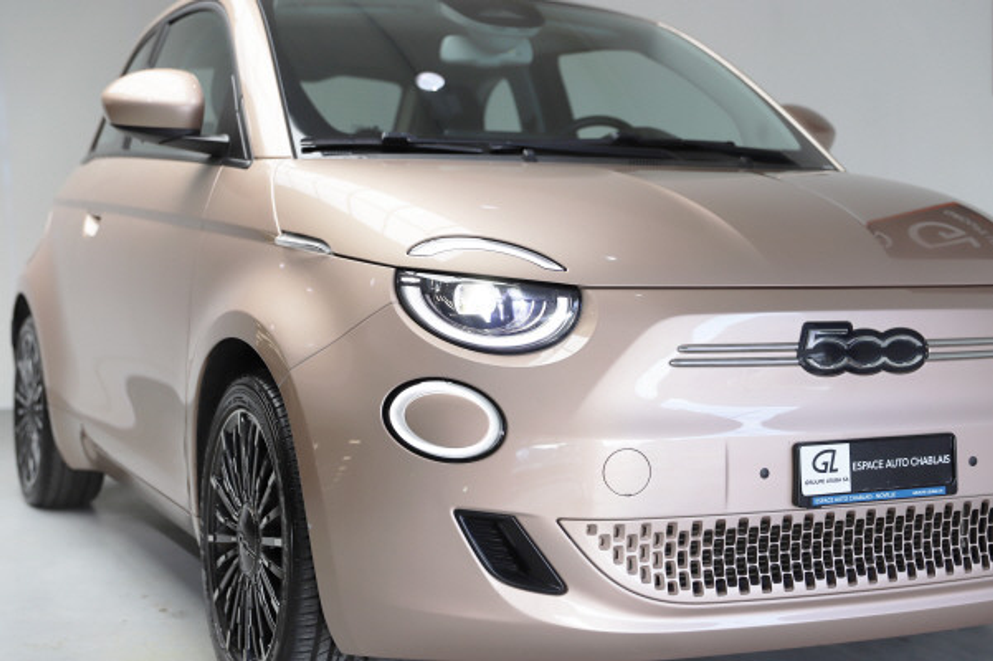 listing desktop thumbnail image 1