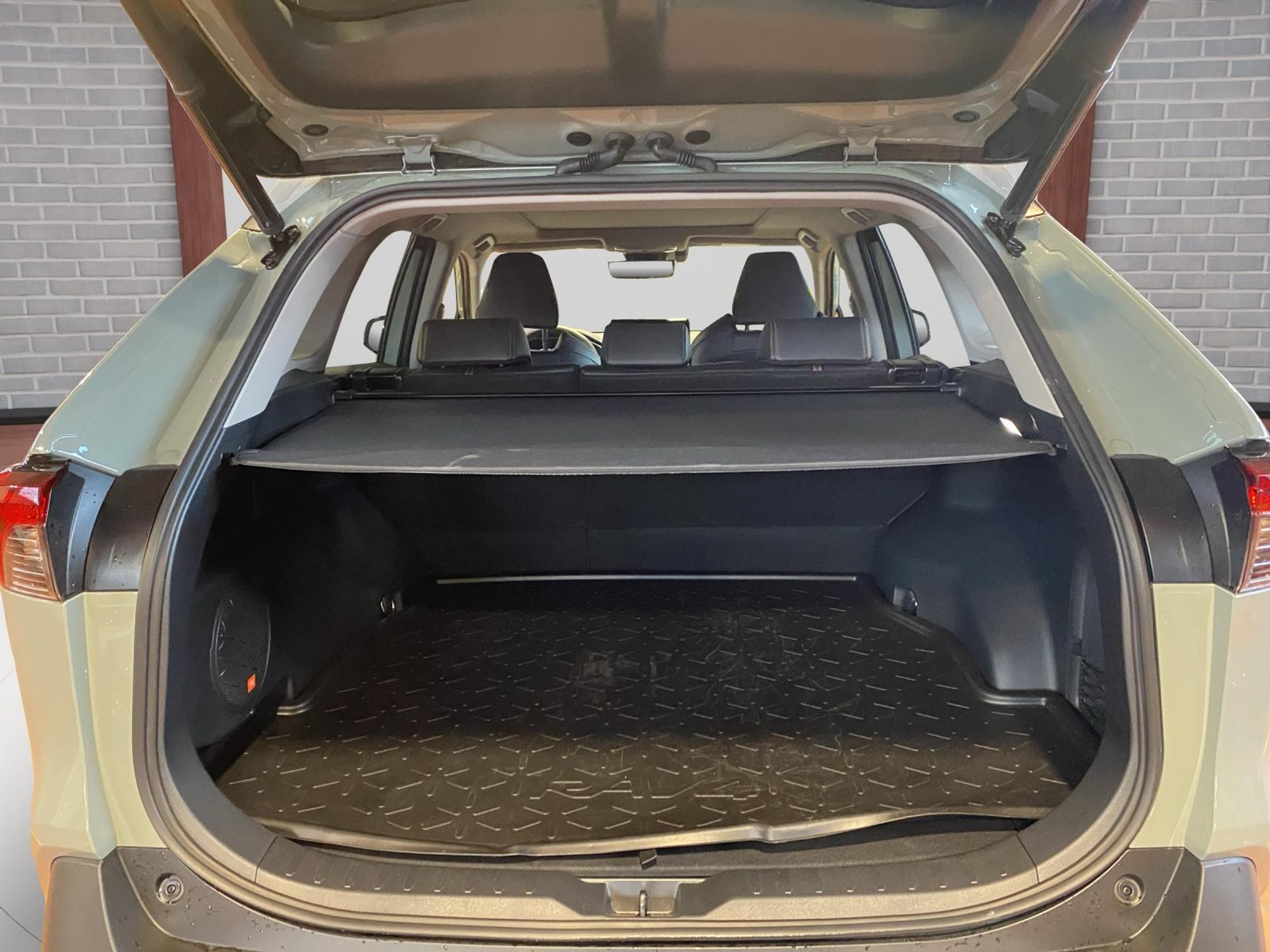 listing desktop thumbnail image 10