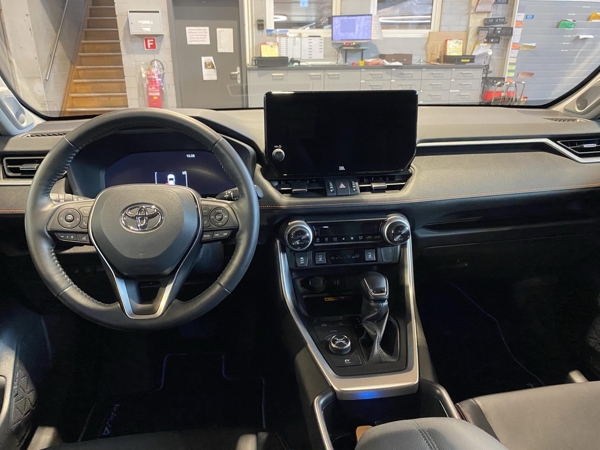 listing desktop thumbnail image 6