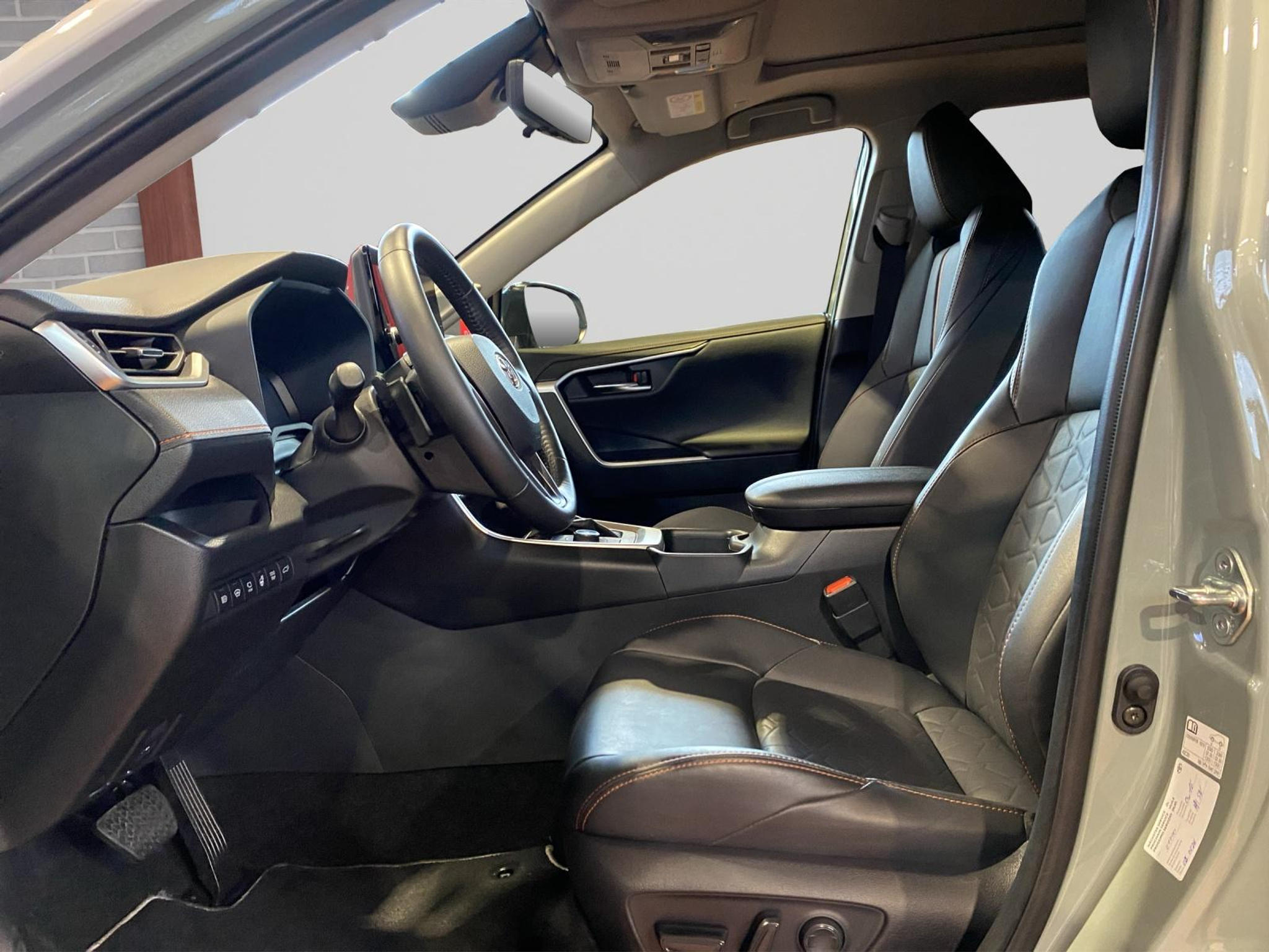 listing desktop thumbnail image 6