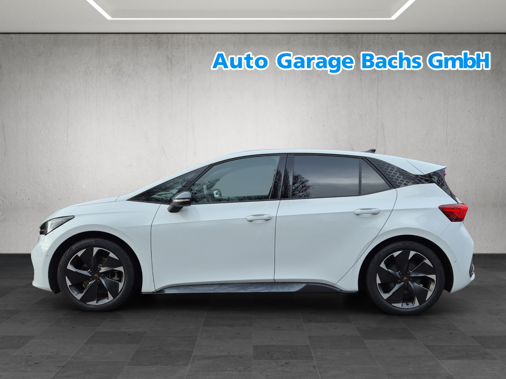 listing desktop thumbnail image 3