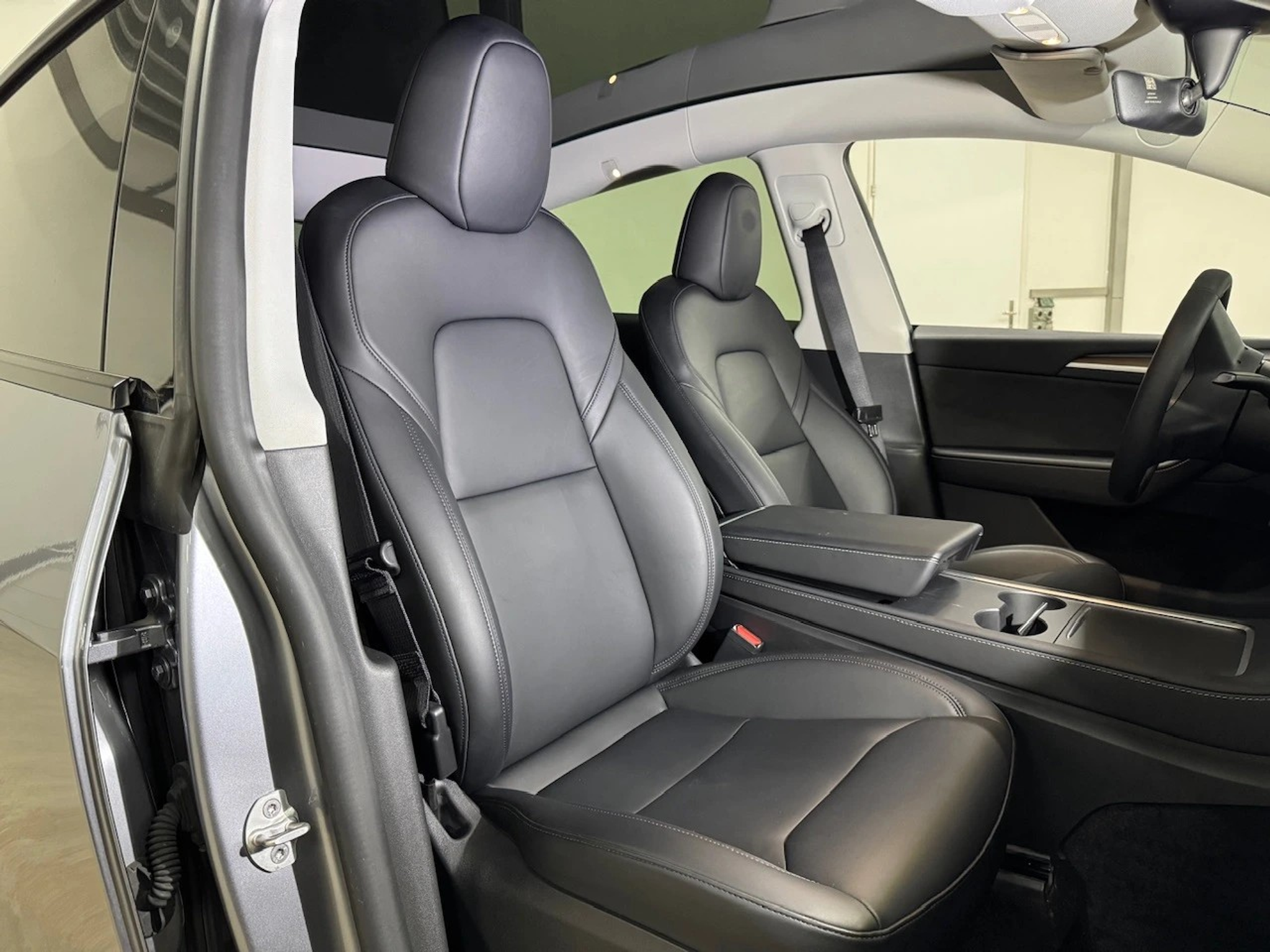 listing desktop thumbnail image 6