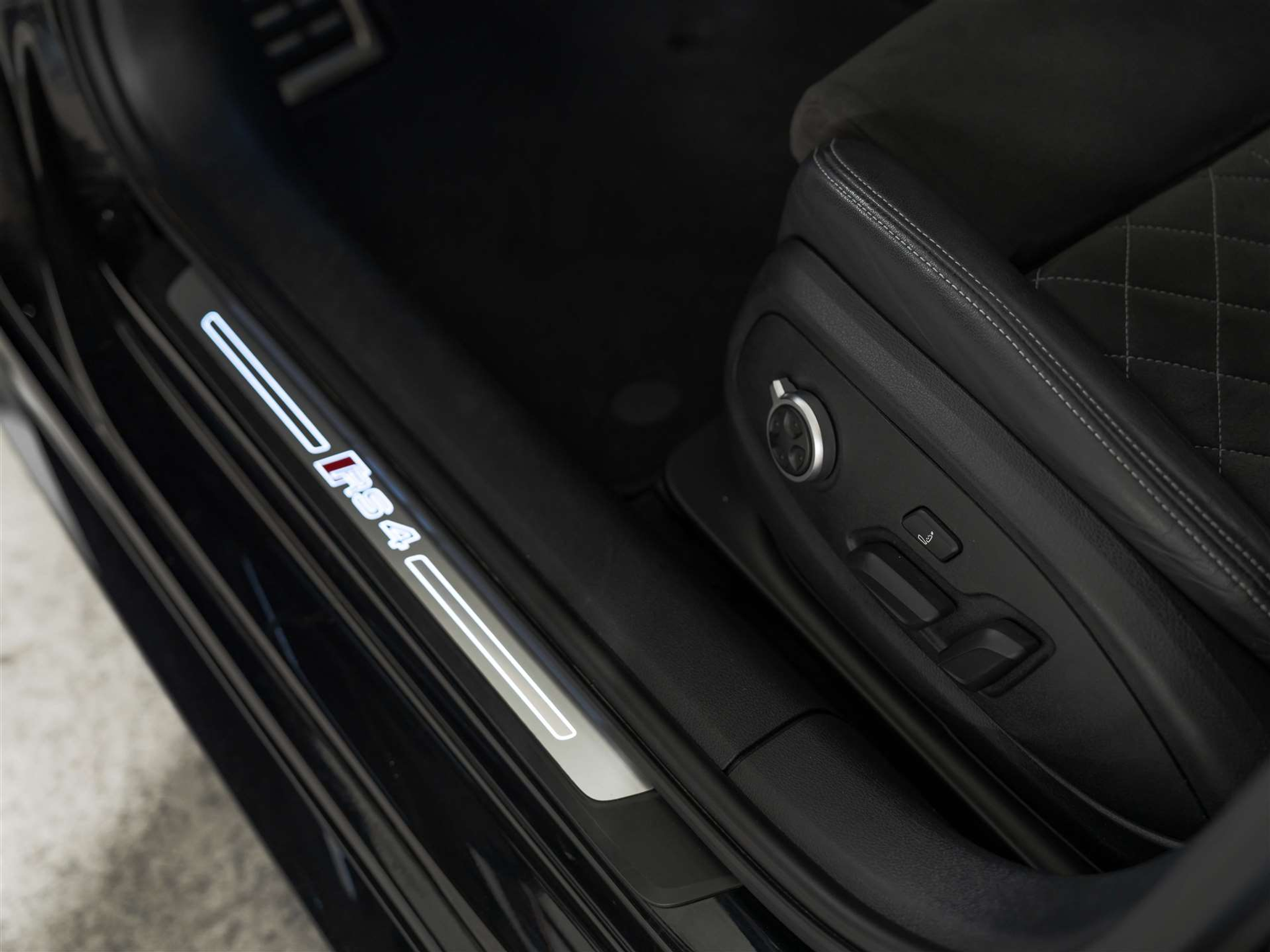 listing desktop thumbnail image 25