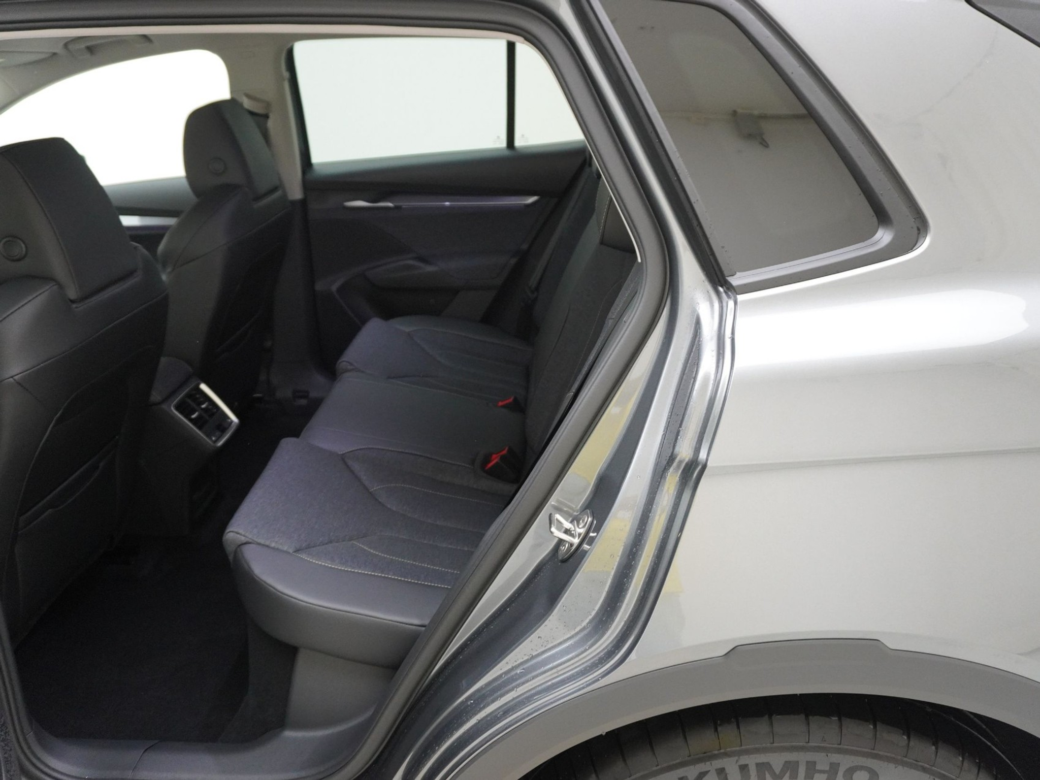 listing desktop thumbnail image 12