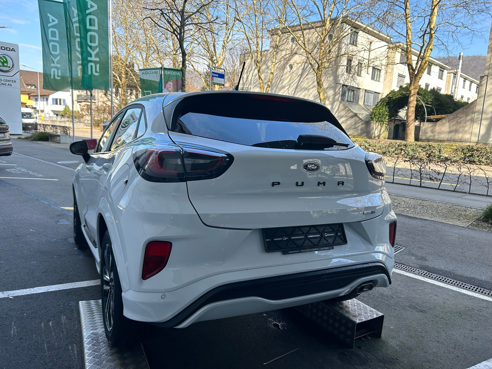 listing desktop thumbnail image 4