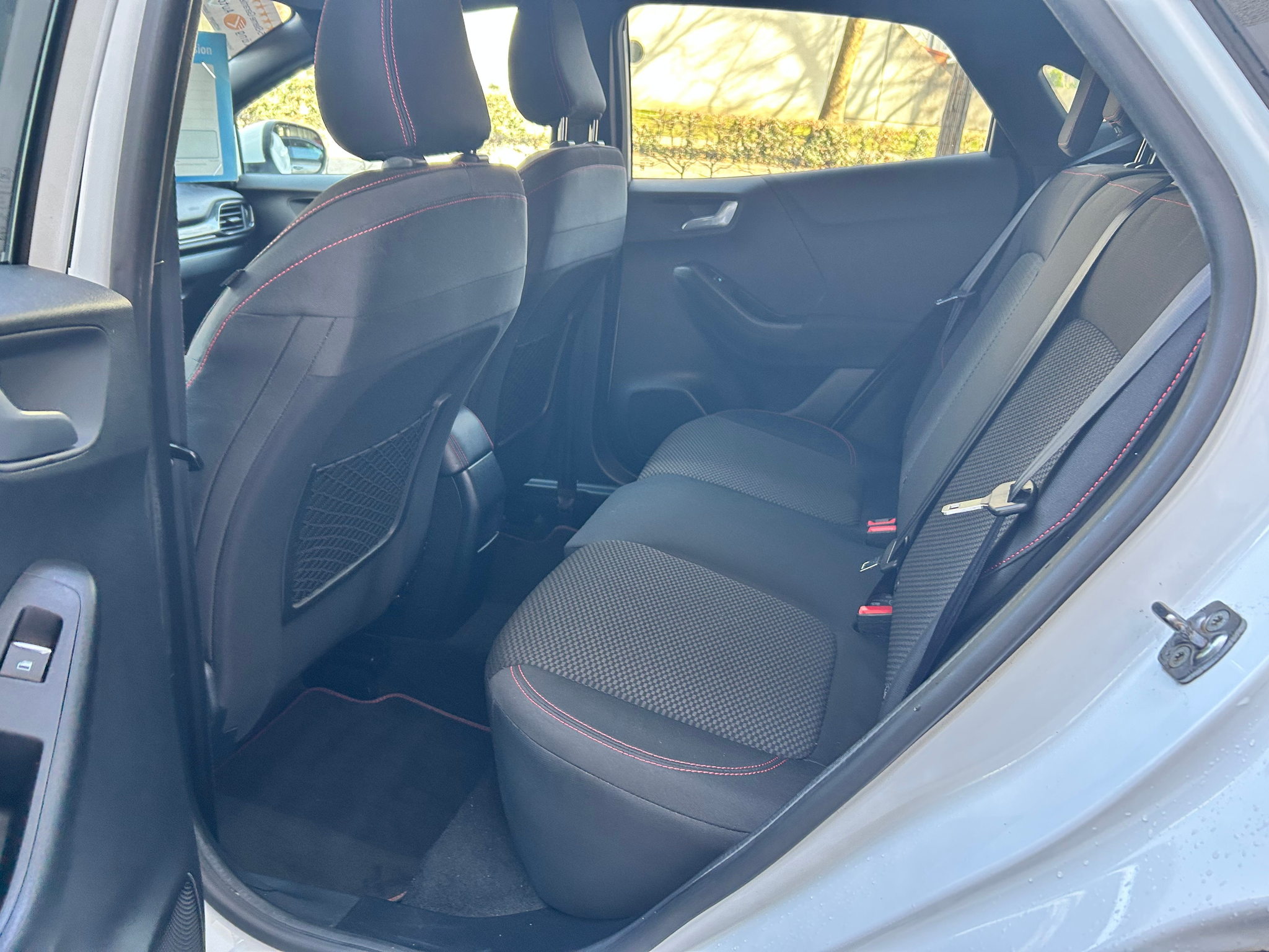 listing desktop thumbnail image 9