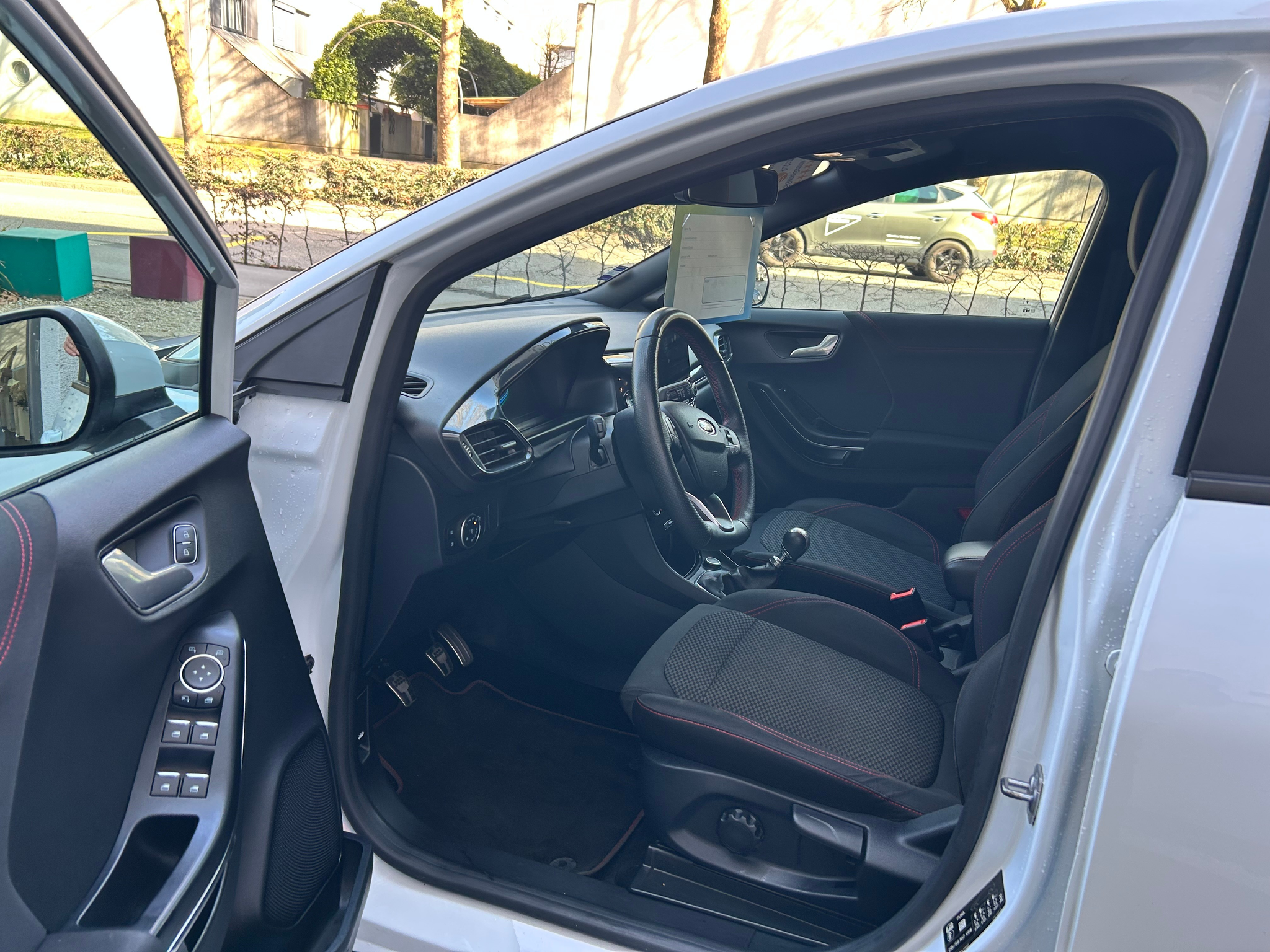 listing desktop thumbnail image 5