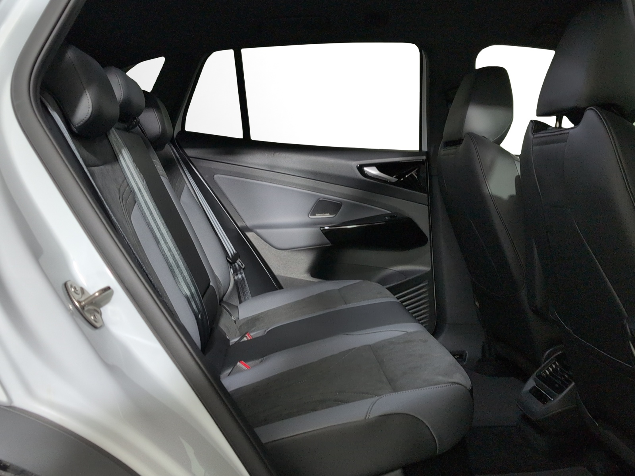 listing desktop thumbnail image 8