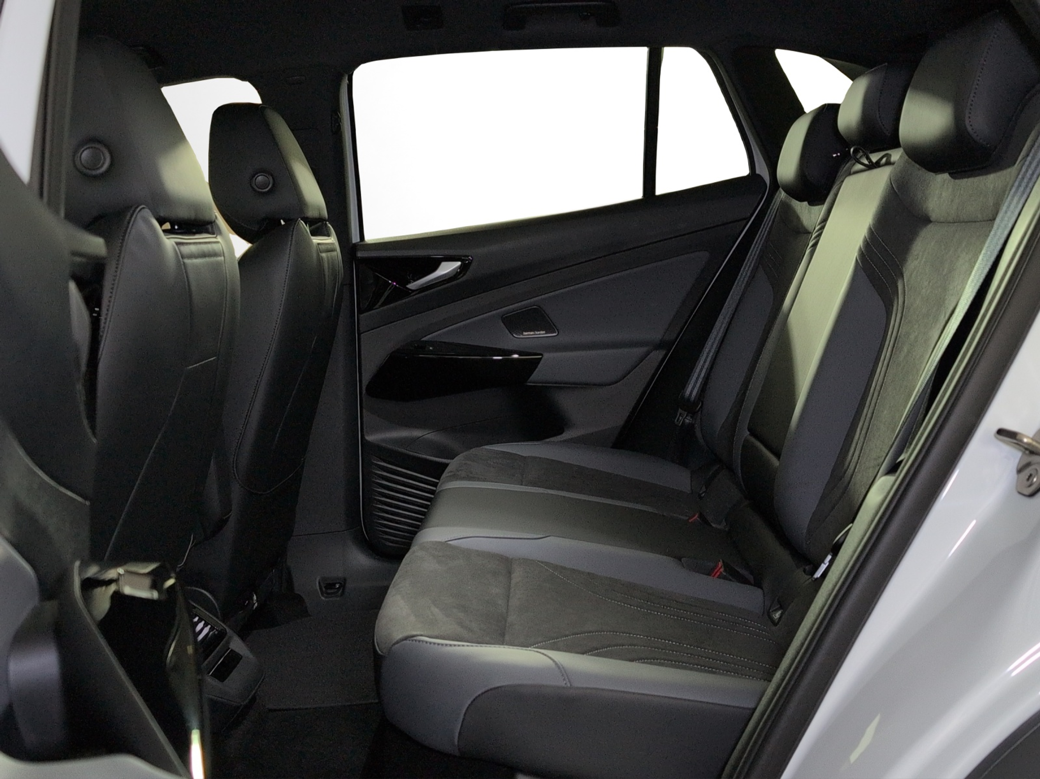 listing desktop thumbnail image 7