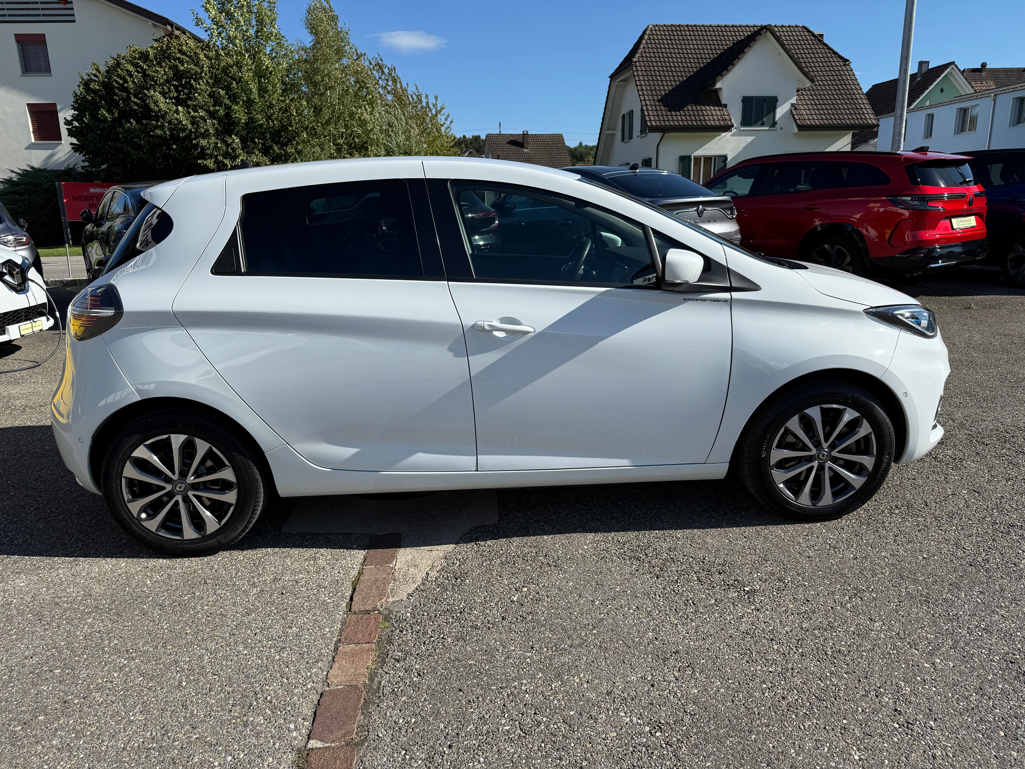 listing desktop thumbnail image 6