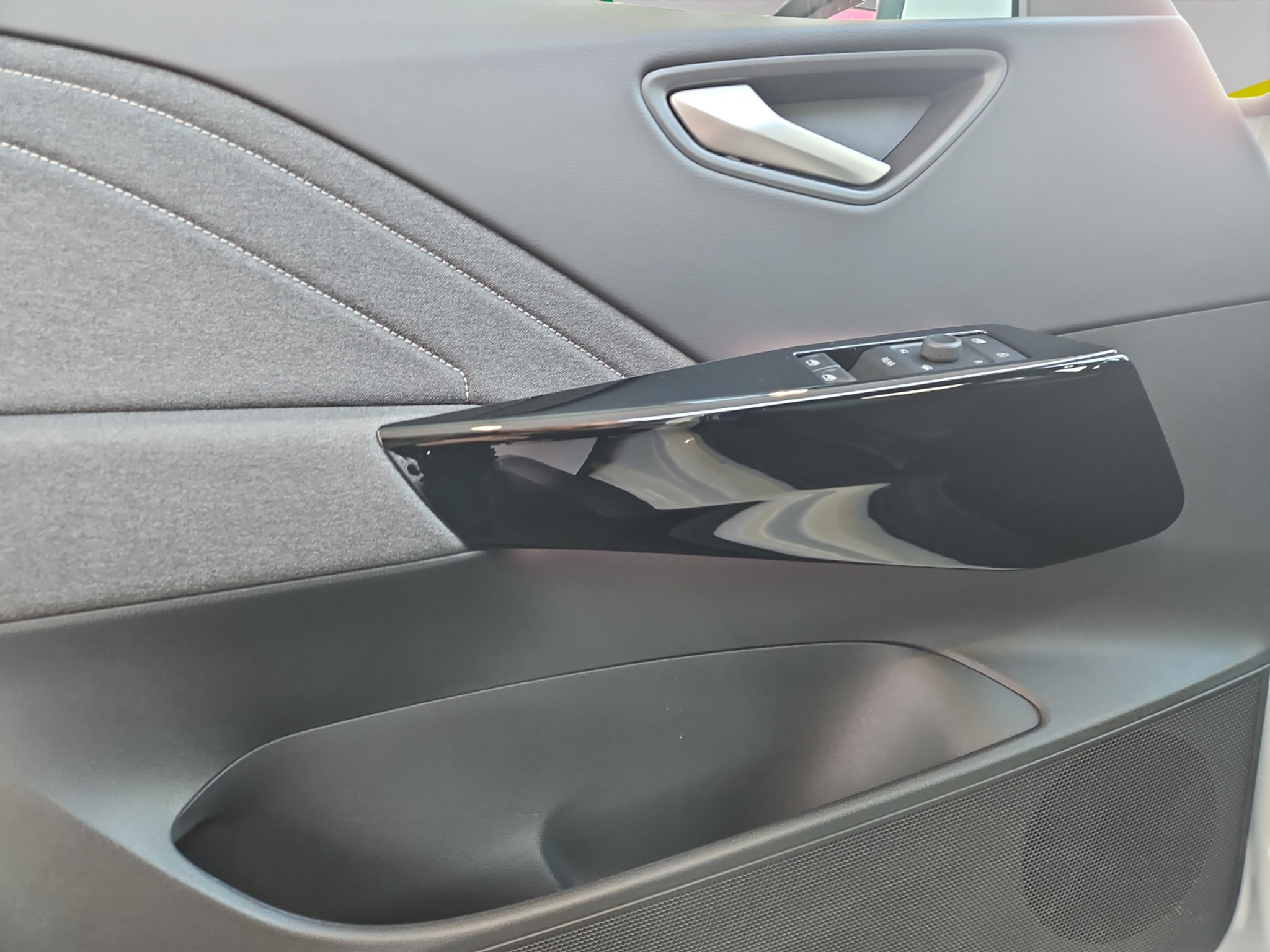 listing desktop thumbnail image 7