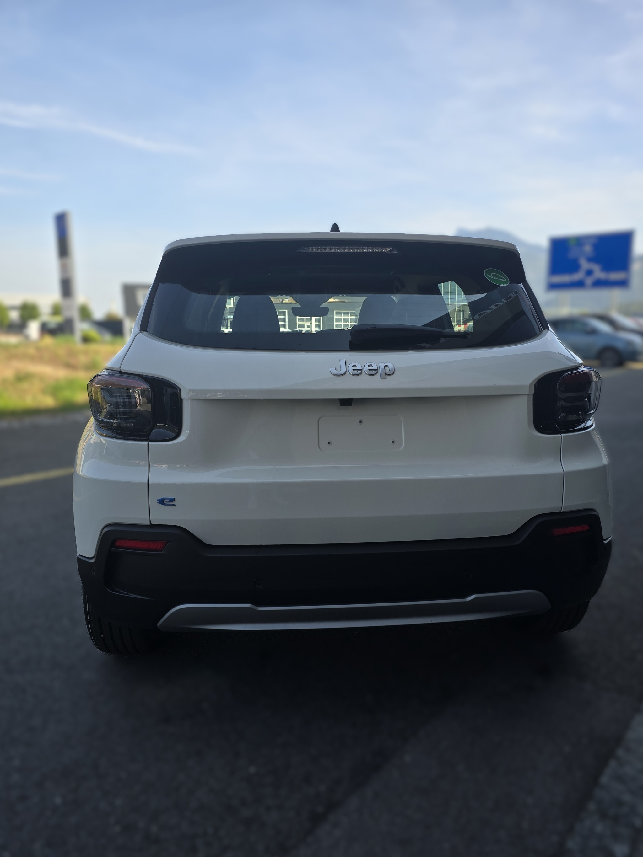 listing desktop thumbnail image 4