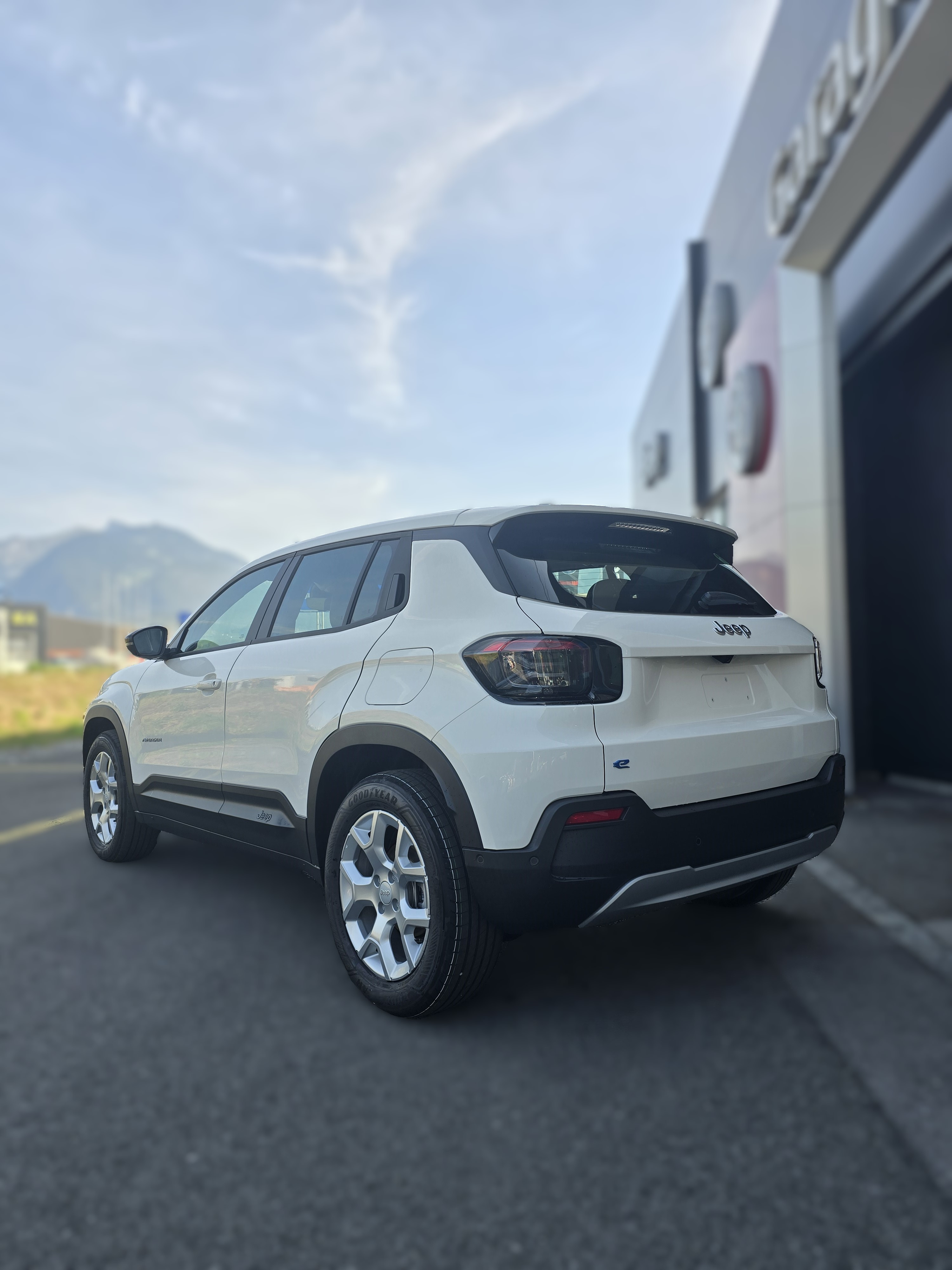 listing desktop thumbnail image 3