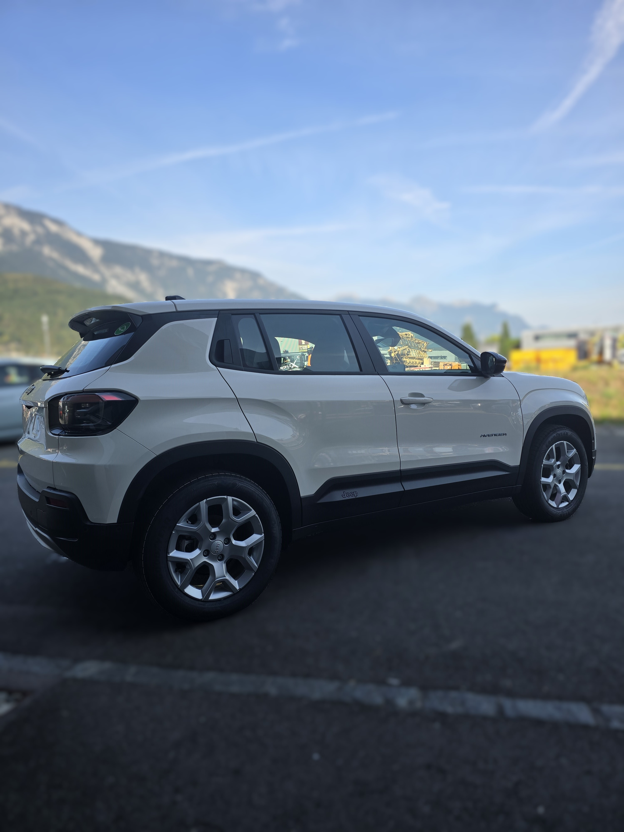 listing desktop thumbnail image 5