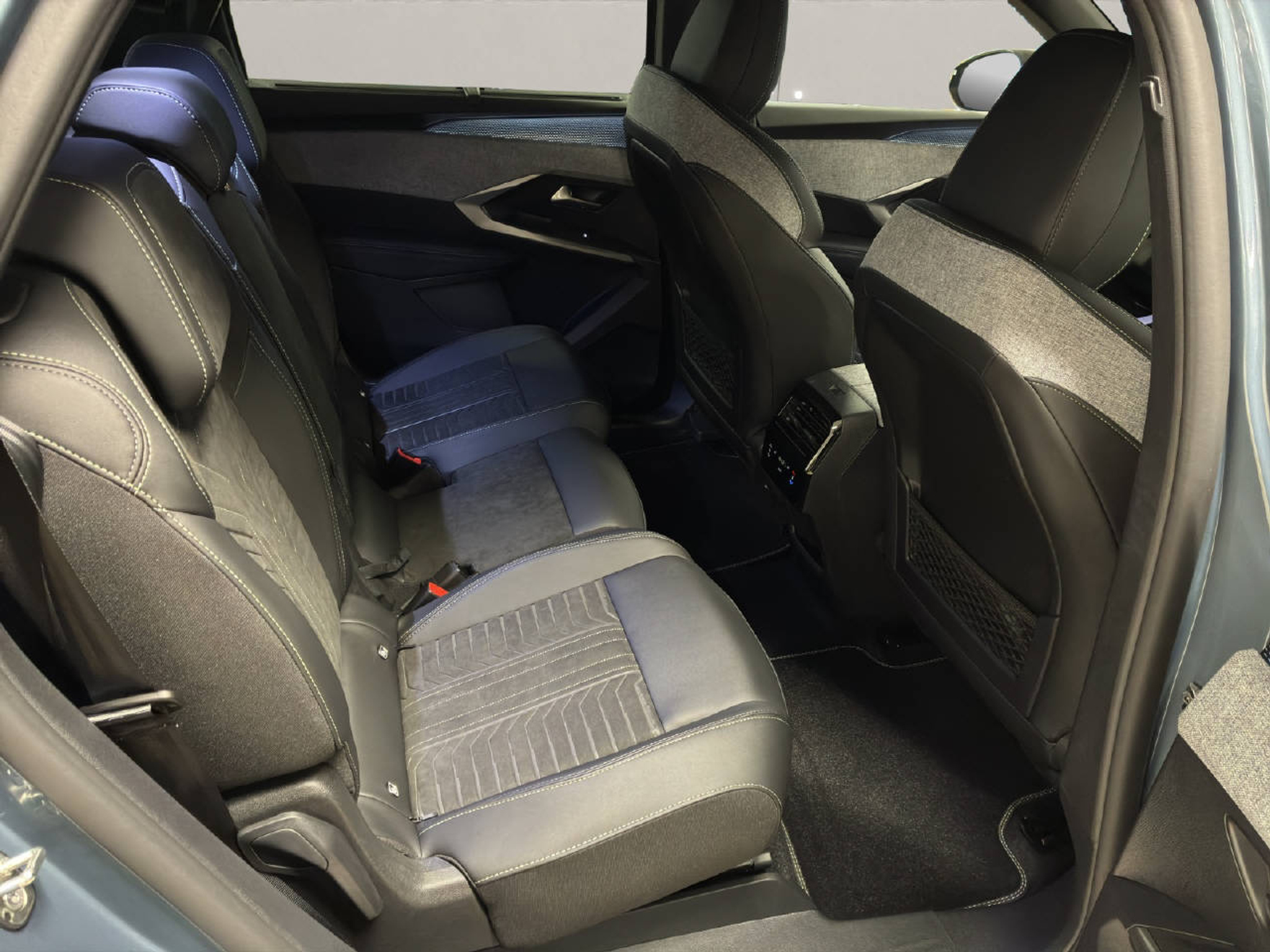 listing desktop thumbnail image 7