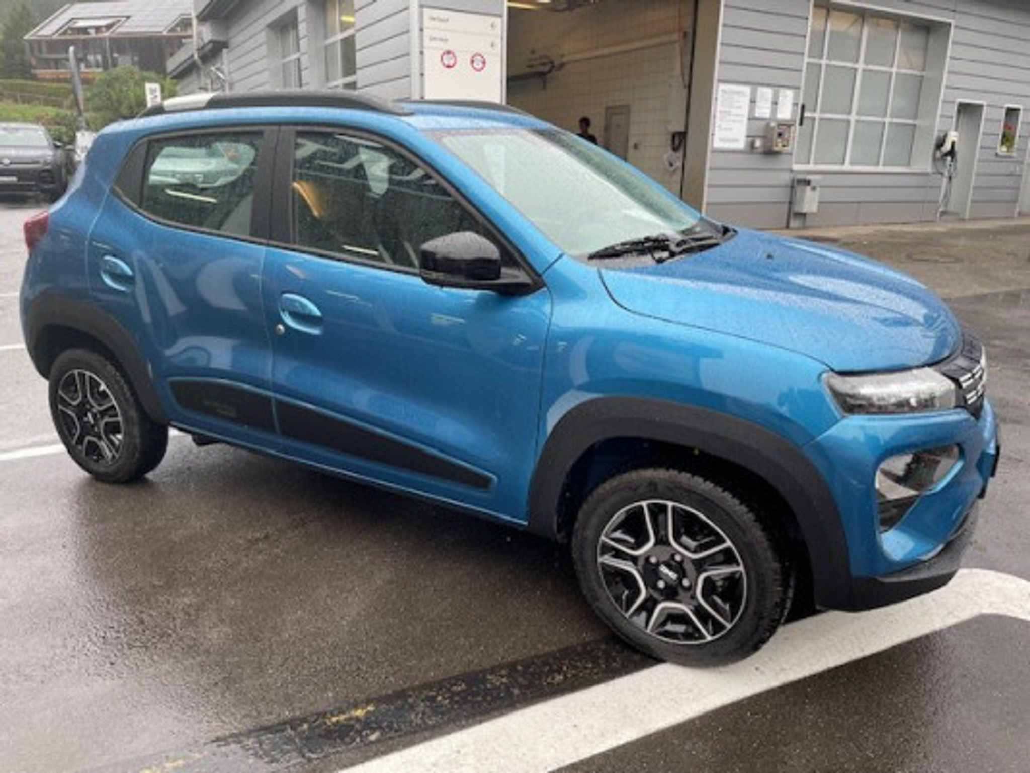 listing desktop thumbnail image 3