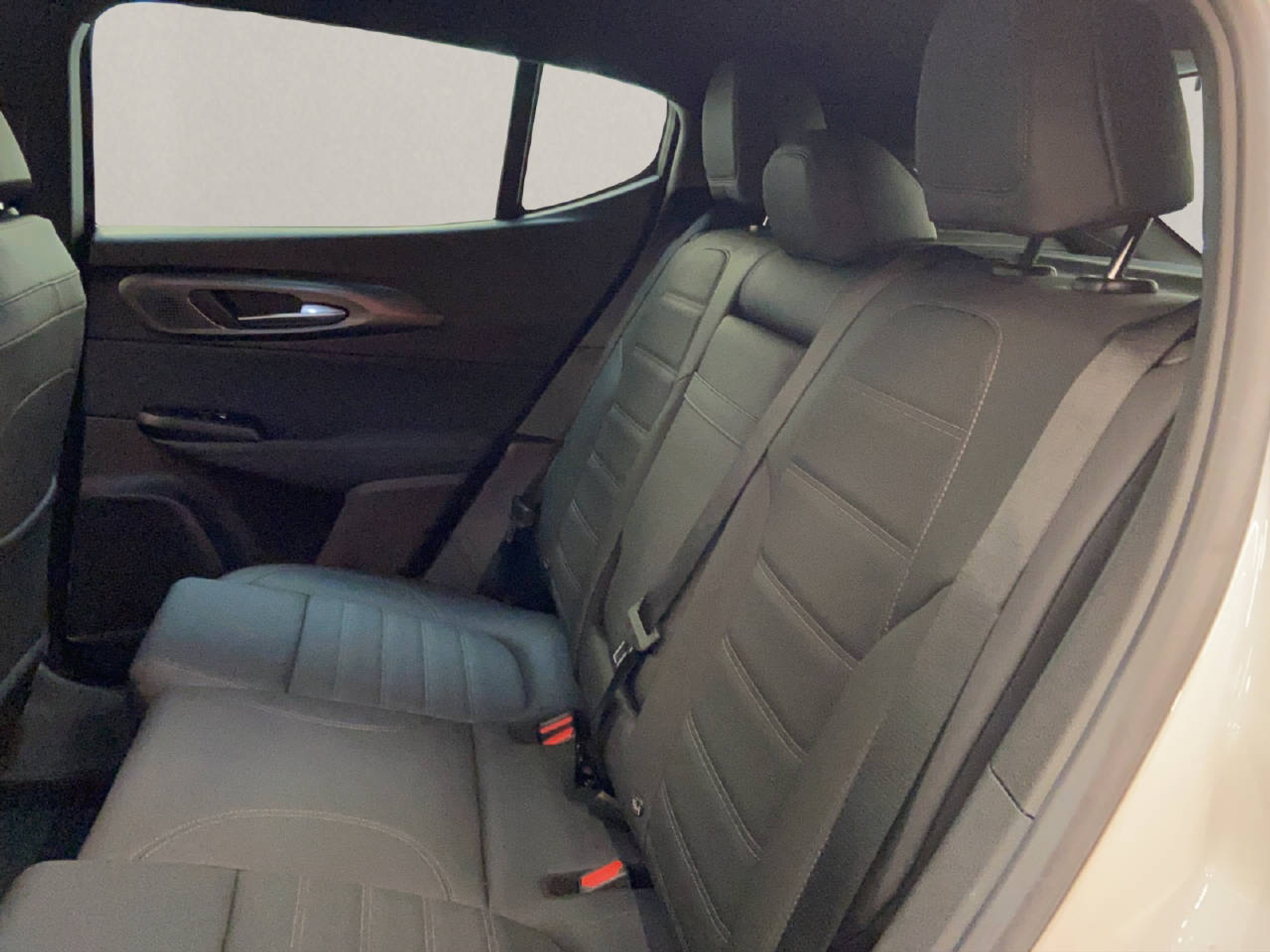 listing desktop thumbnail image 9