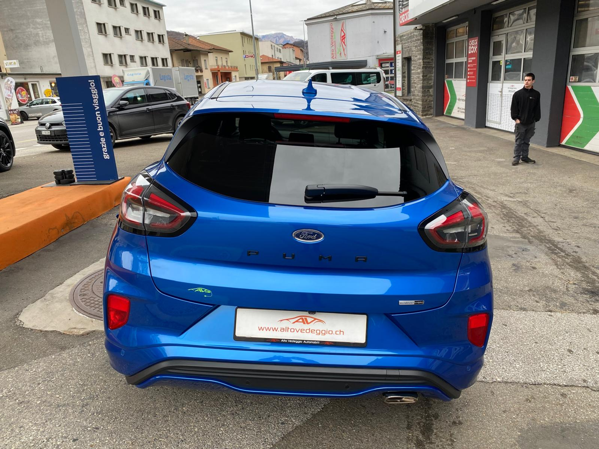 listing desktop thumbnail image 3