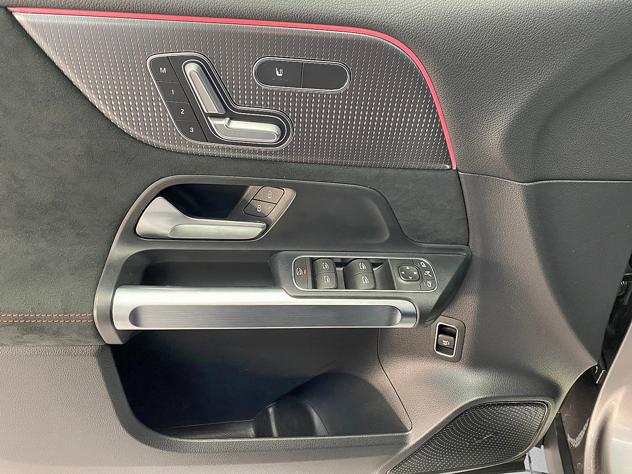 listing desktop thumbnail image 10