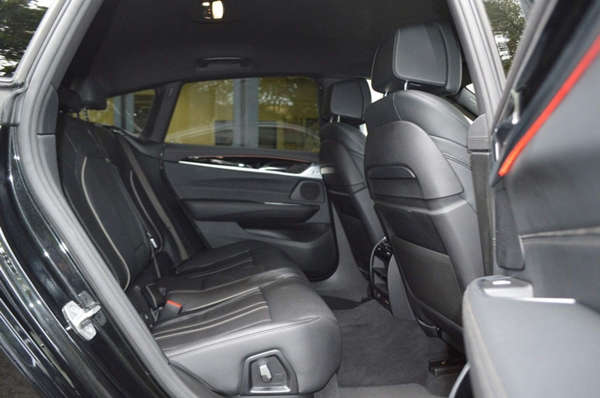 listing desktop thumbnail image 9