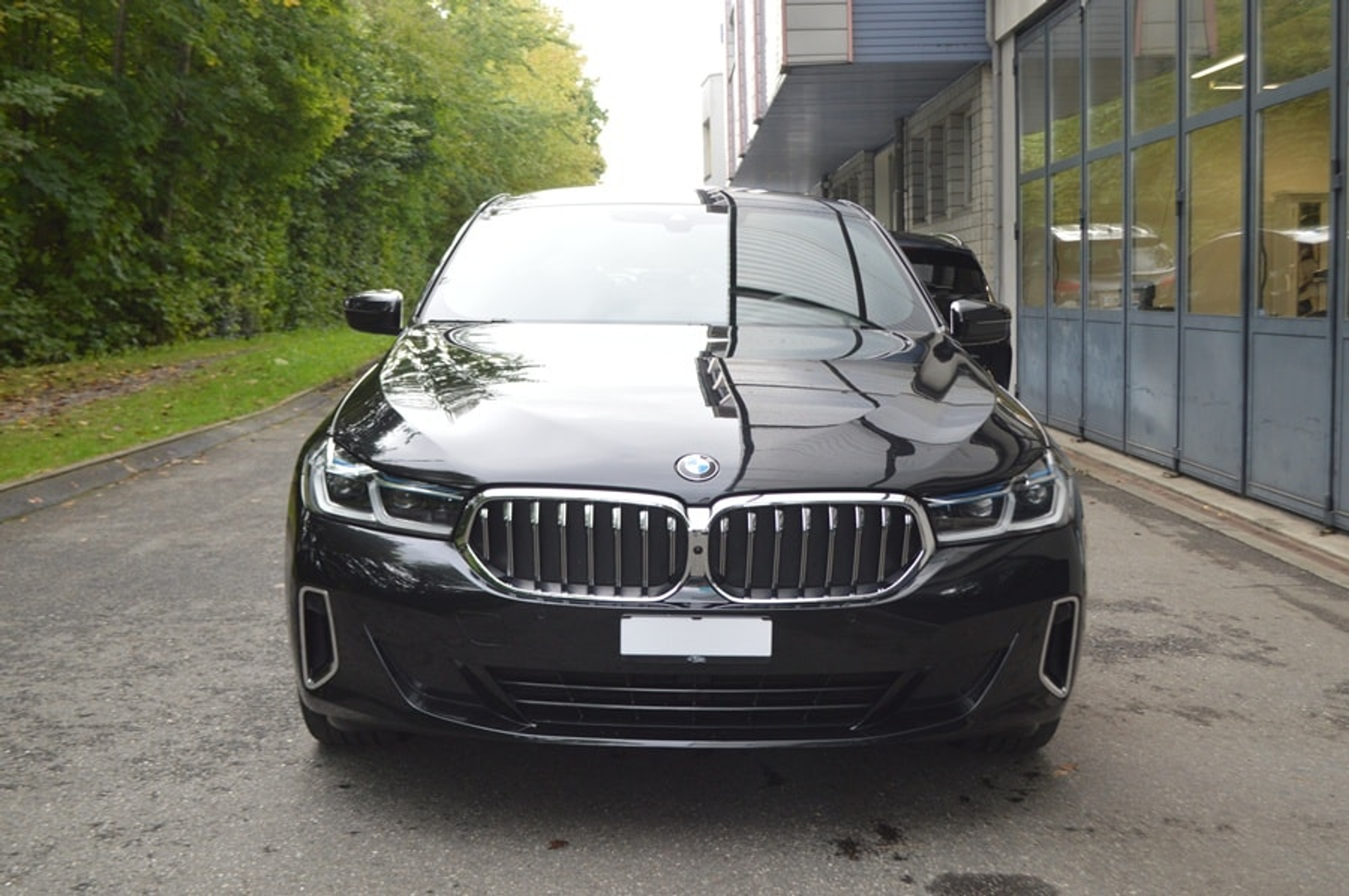 listing desktop thumbnail image 1