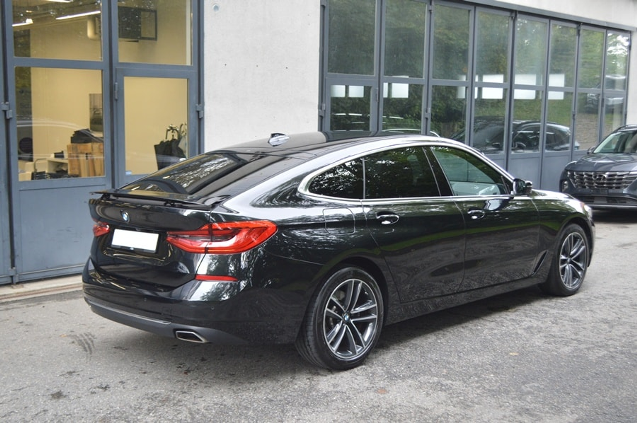 listing desktop thumbnail image 15