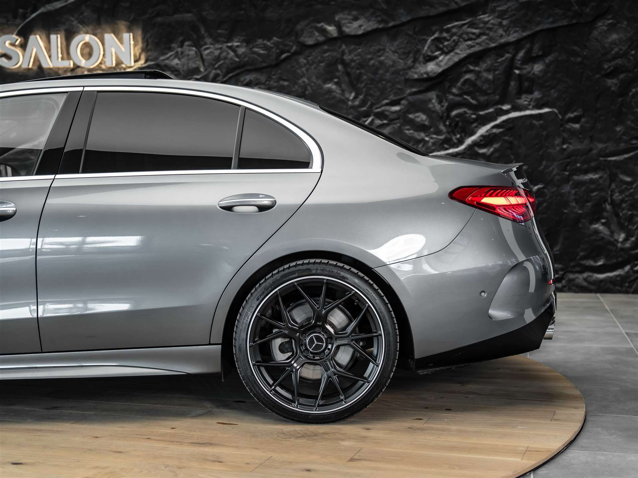 listing desktop thumbnail image 21